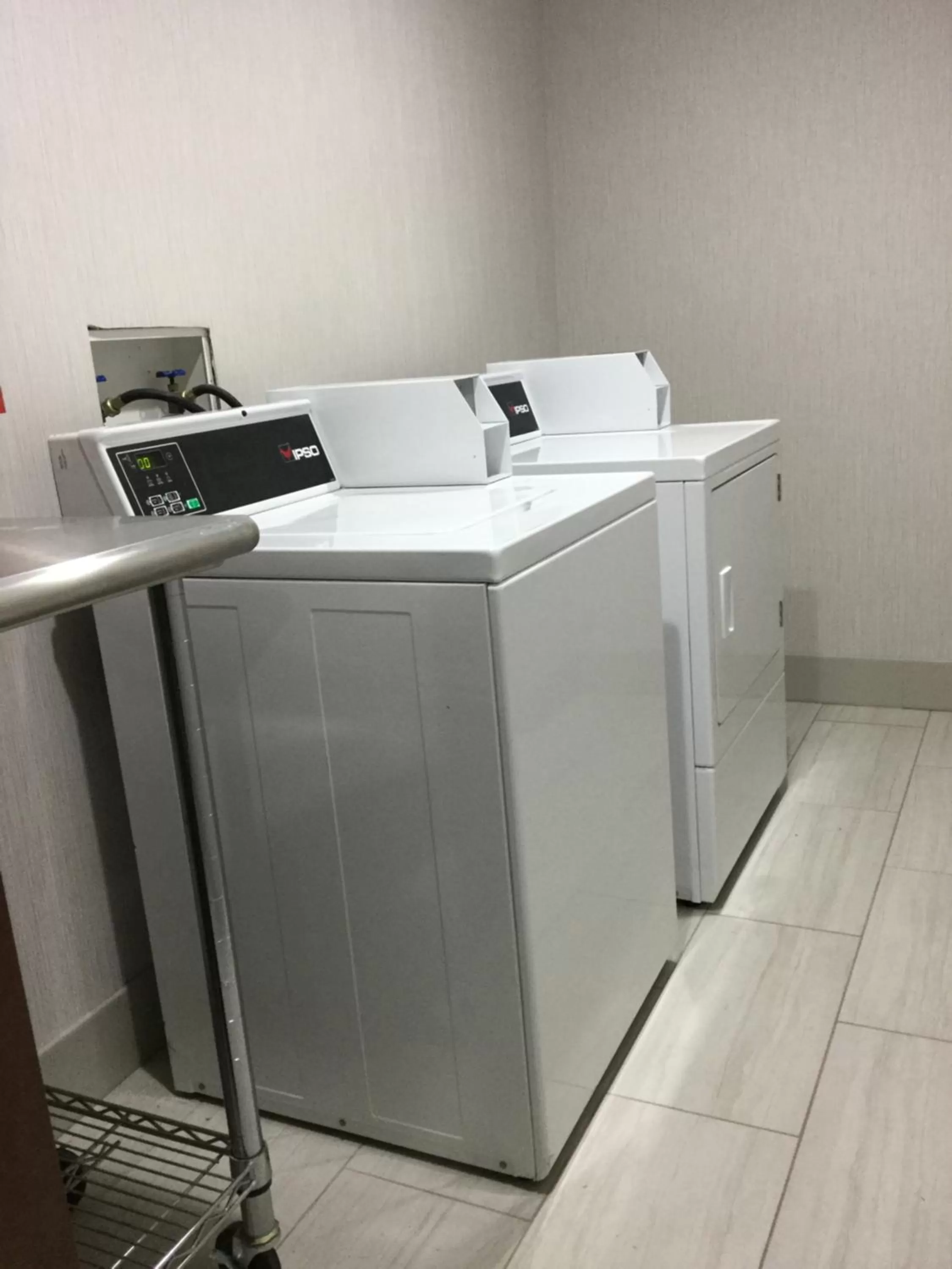 laundry in Holiday Inn Express Easton by IHG
