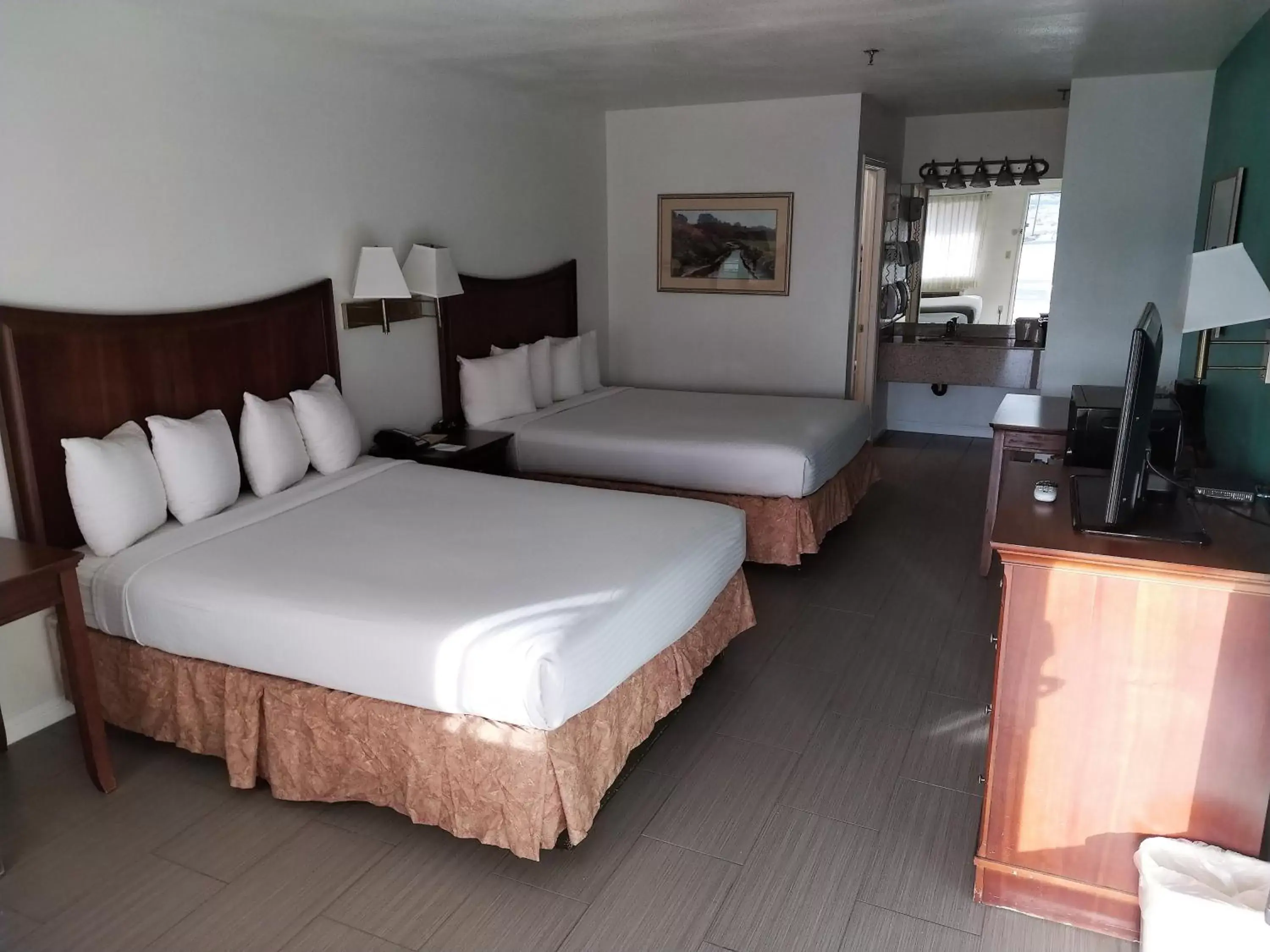 Photo of the whole room, Bed in Rio Del Sol Inn Needles