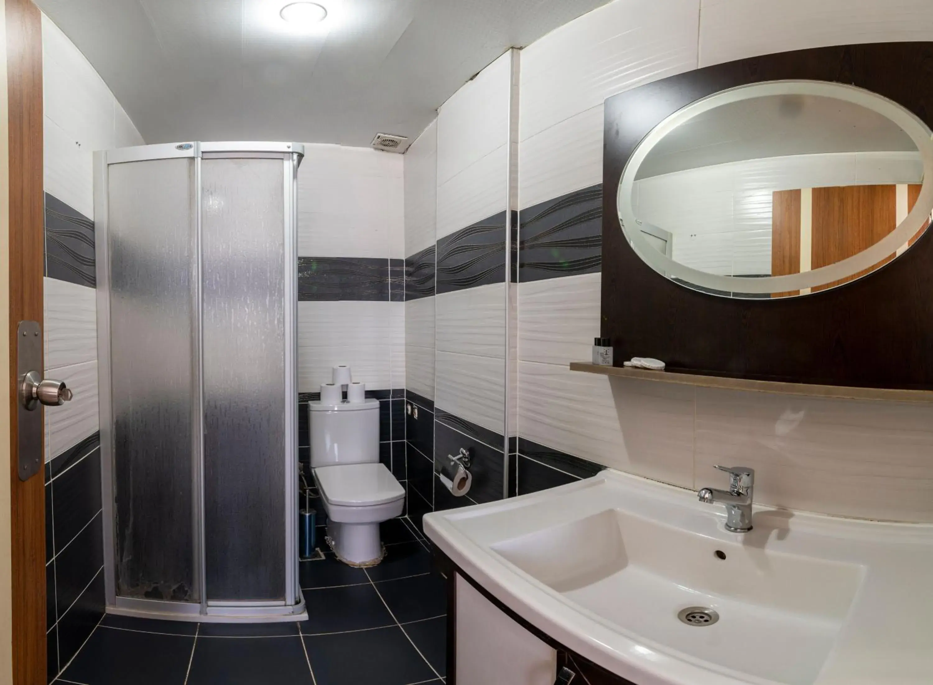 Bathroom in Ista Palace Hotel