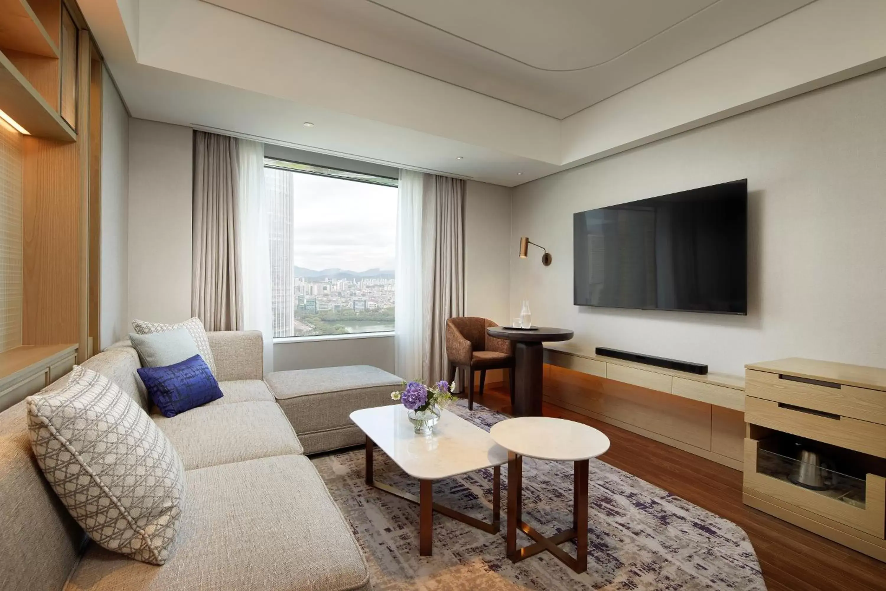 Living room, Seating Area in Lotte Hotel World