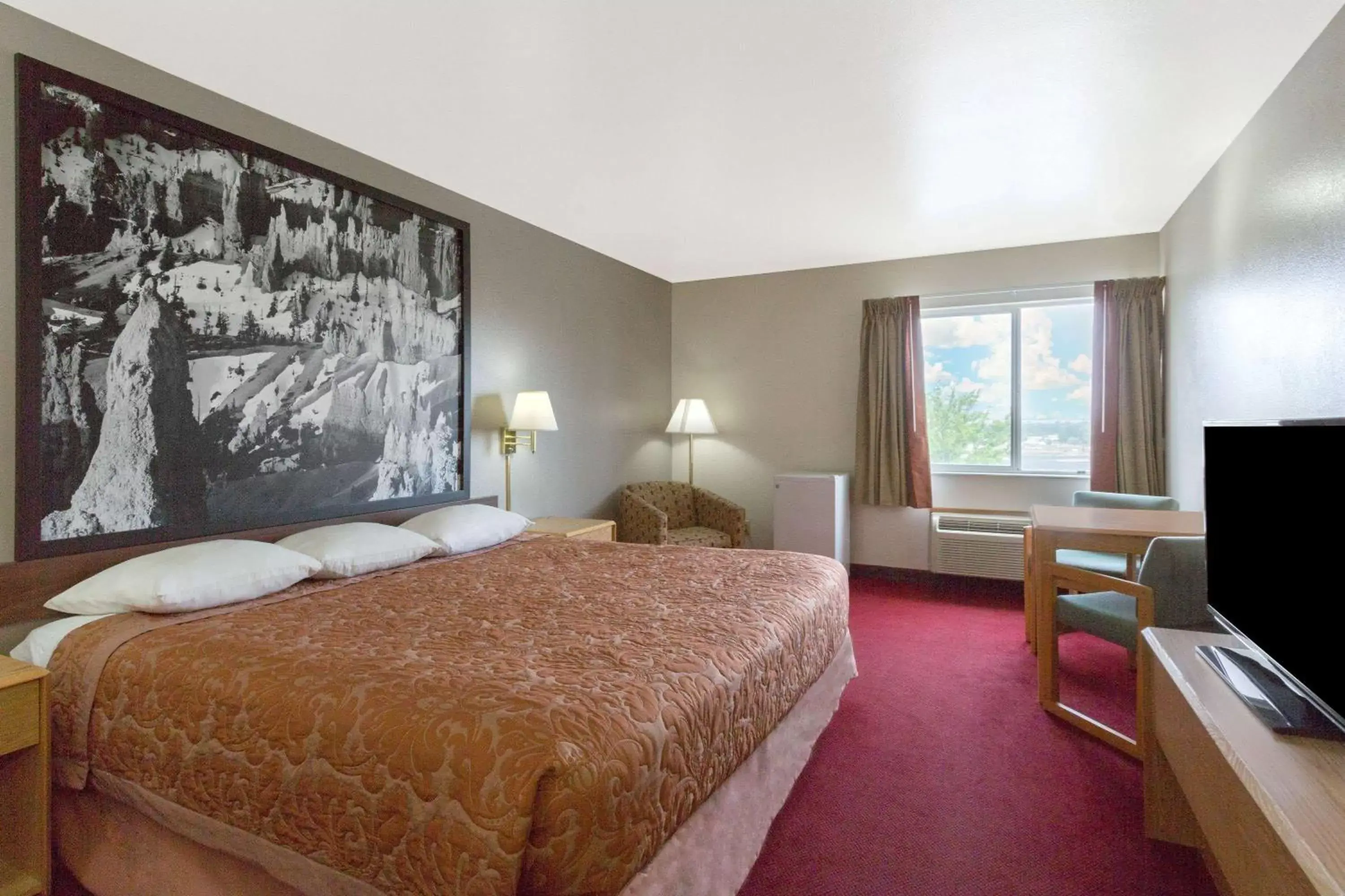 Photo of the whole room, Bed in Super 8 by Wyndham Green River