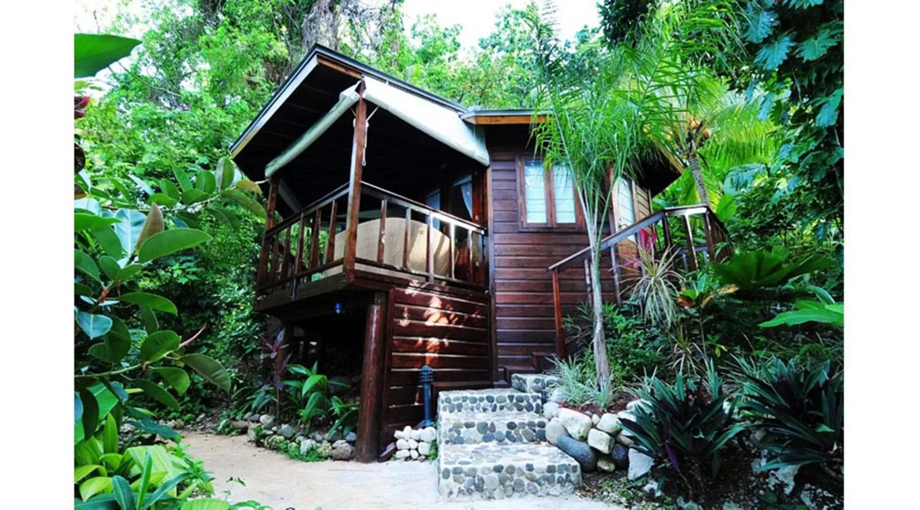 Facade/entrance in Geejam Facade/entrance in Geejam