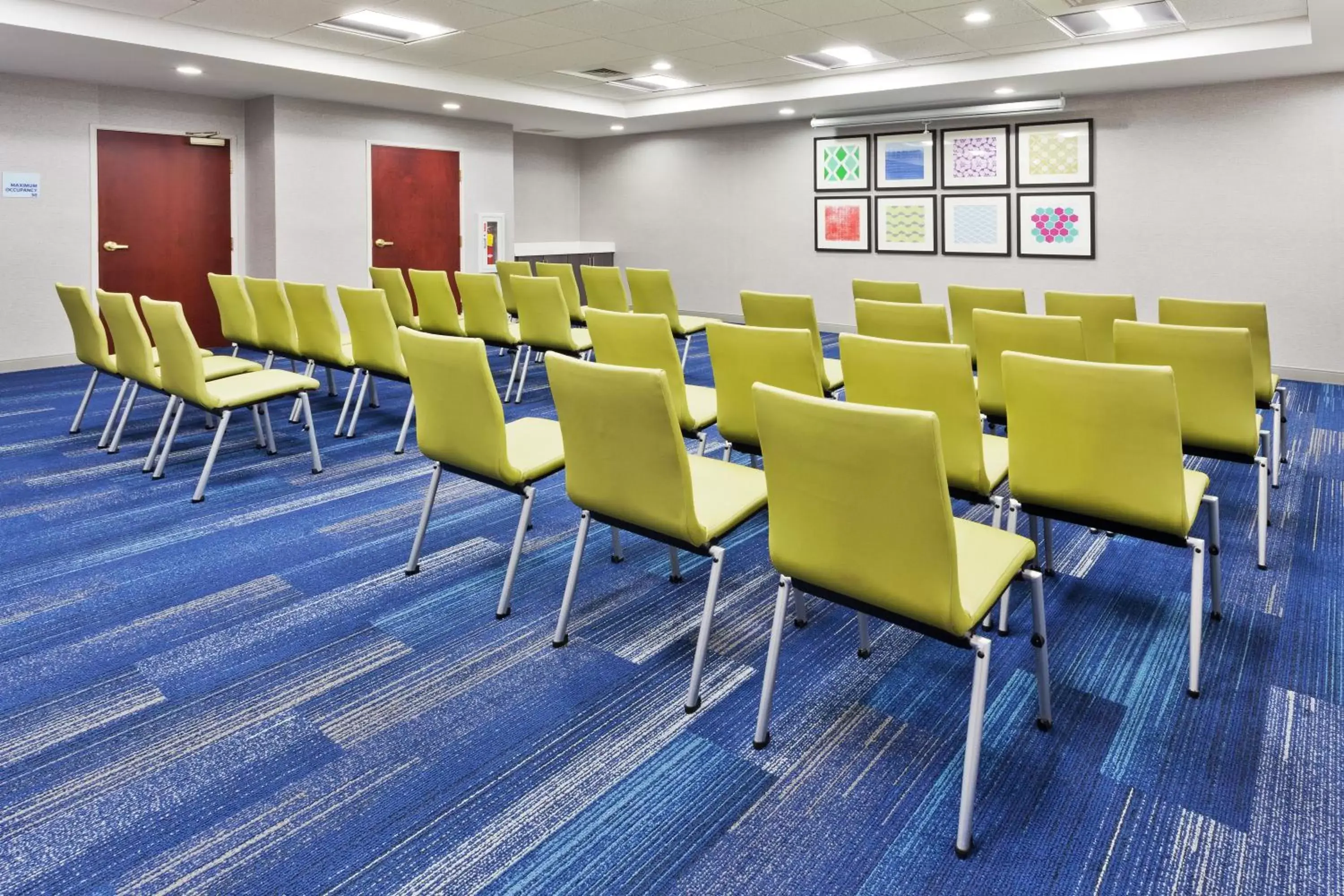Meeting/conference room in Holiday Inn Express Hotel & Suites Dothan North, an IHG Hotel