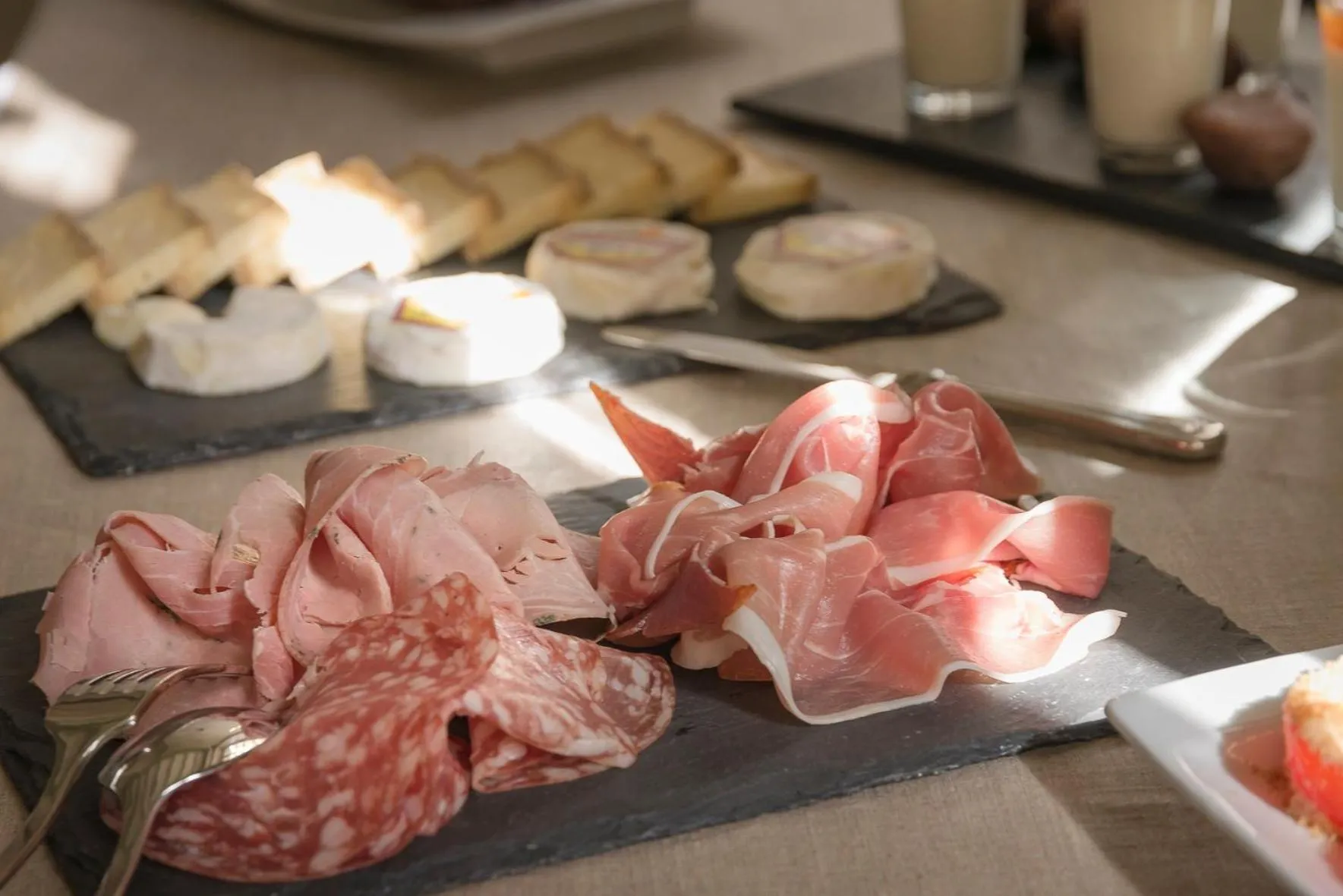 Lounge or bar in Hôtel la Magnaneraie