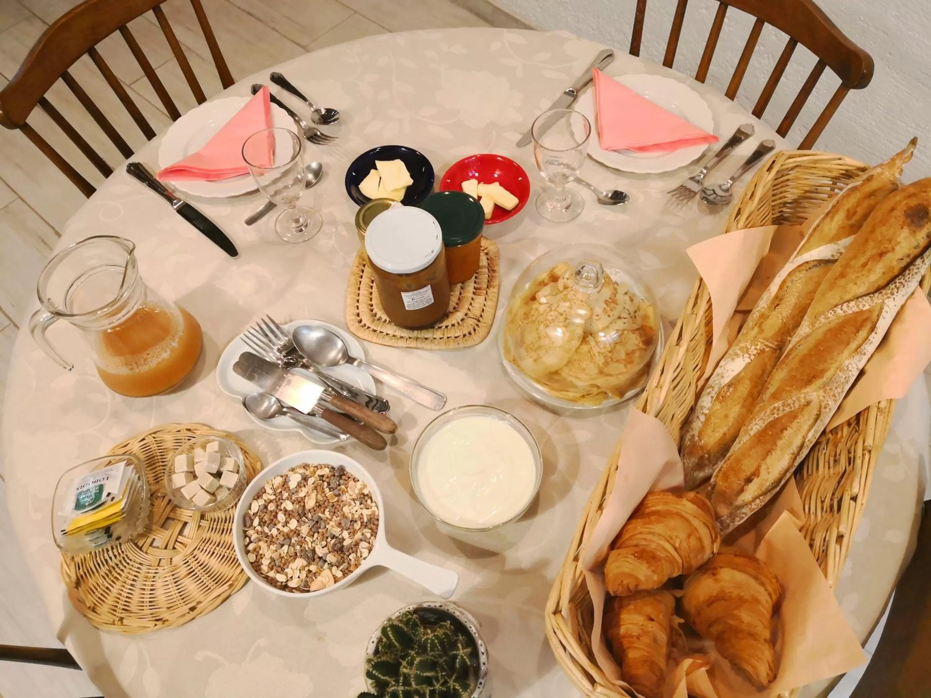 Dining area in L'Oisellerie Meublé de Tourisme