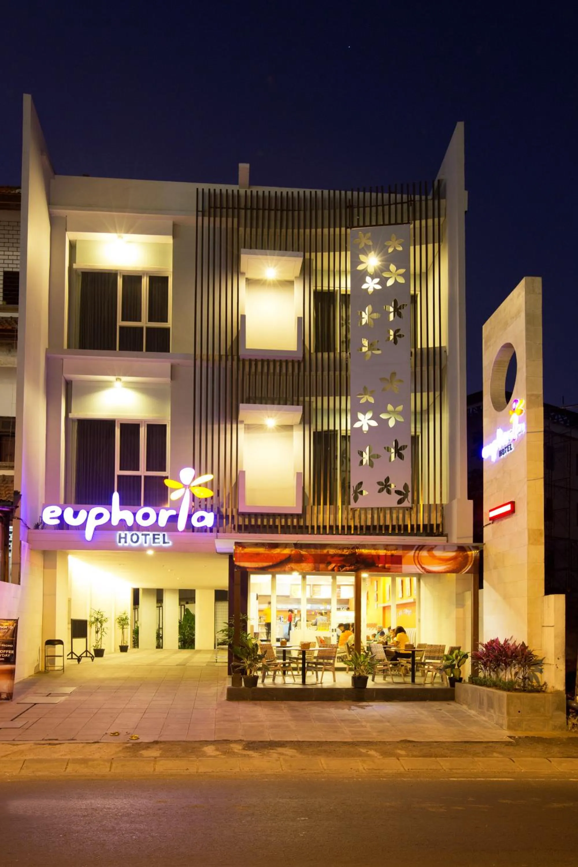 Facade/entrance in Euphoria Hotel