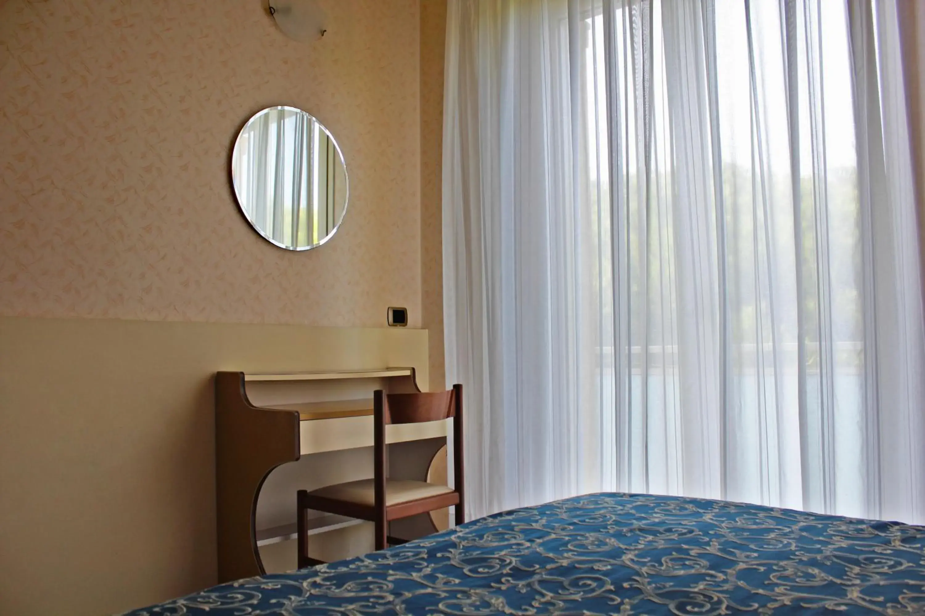 Bedroom, Bed in Hotel Royal