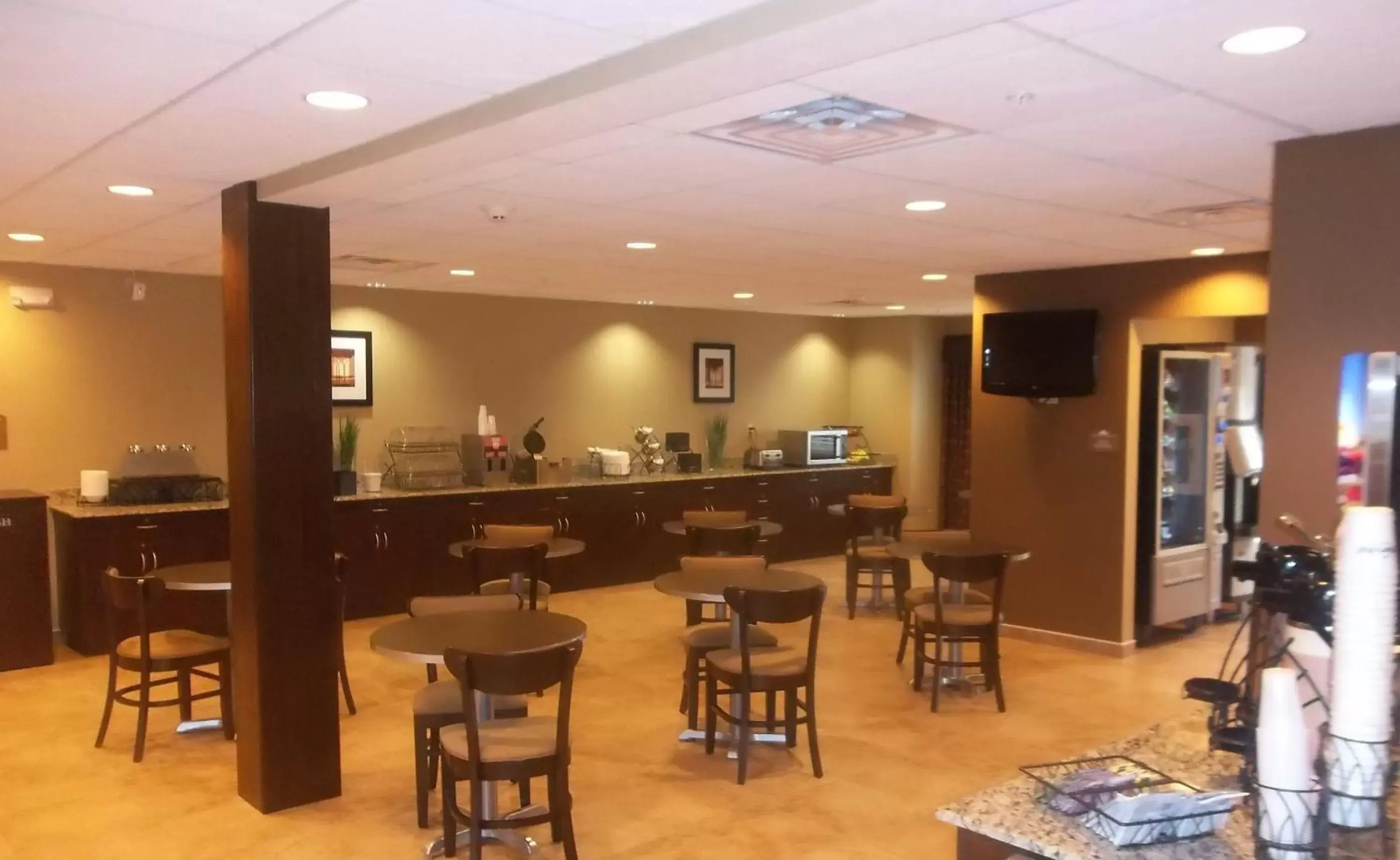 Restaurant/Places to Eat in Microtel Inn & Suites-Sayre, PA