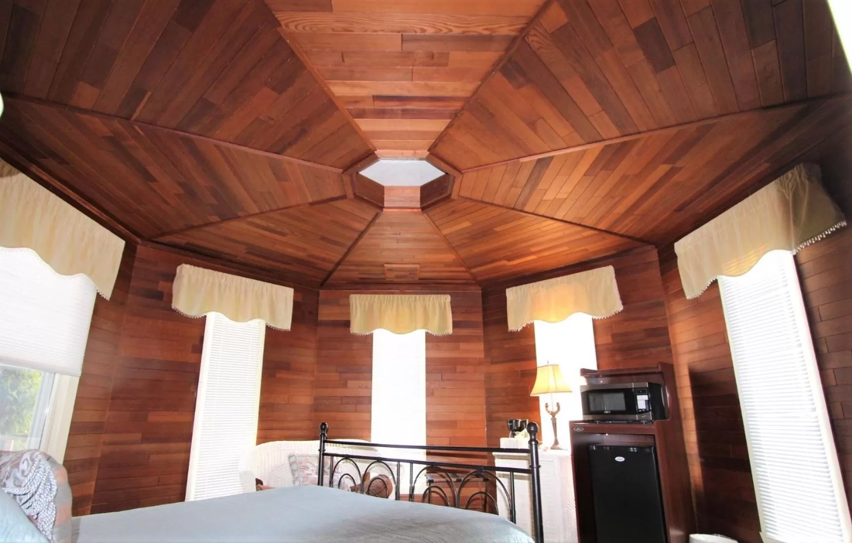 Decorative detail, Bed in Alexander's Lodge