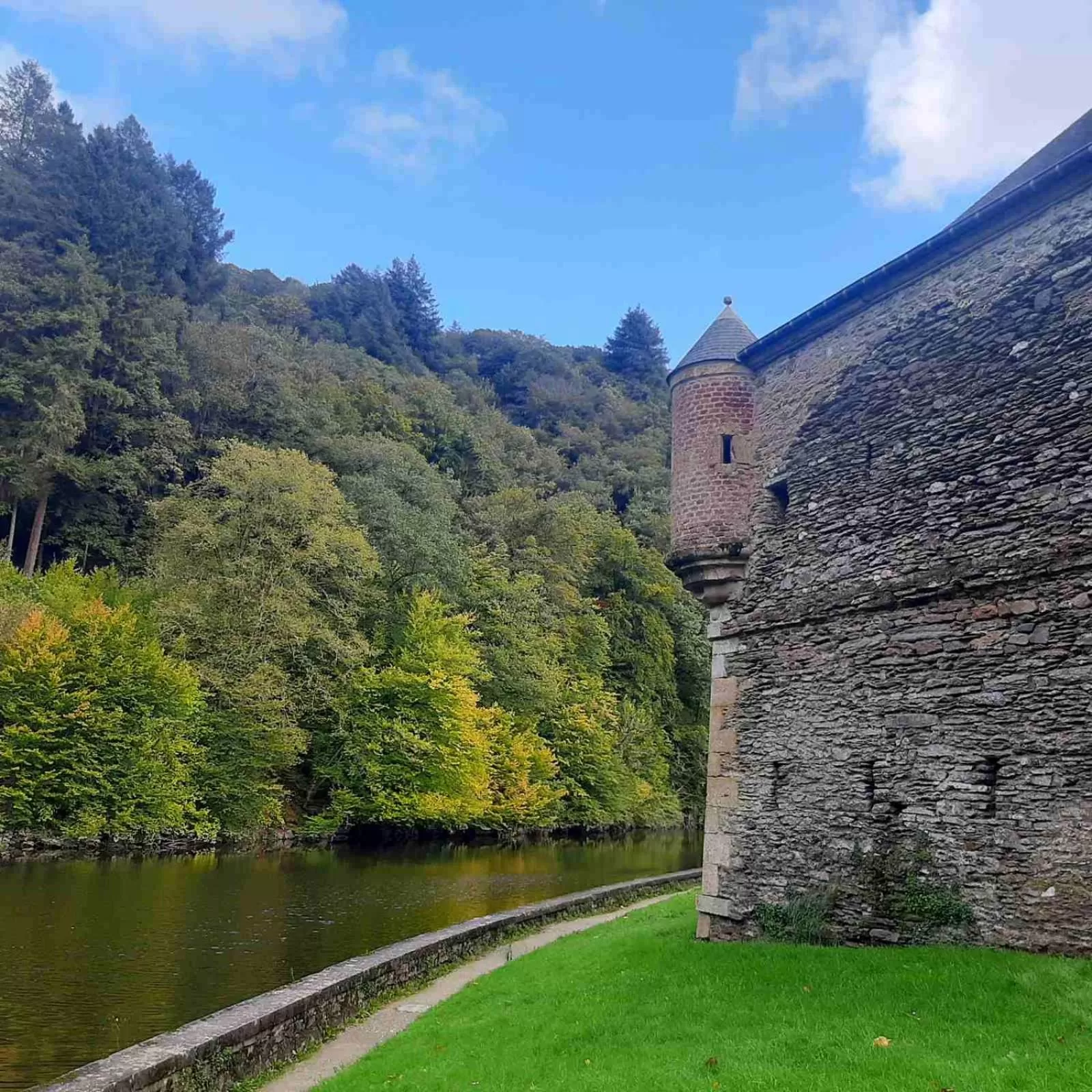 Nearby landmark in Golden Lion