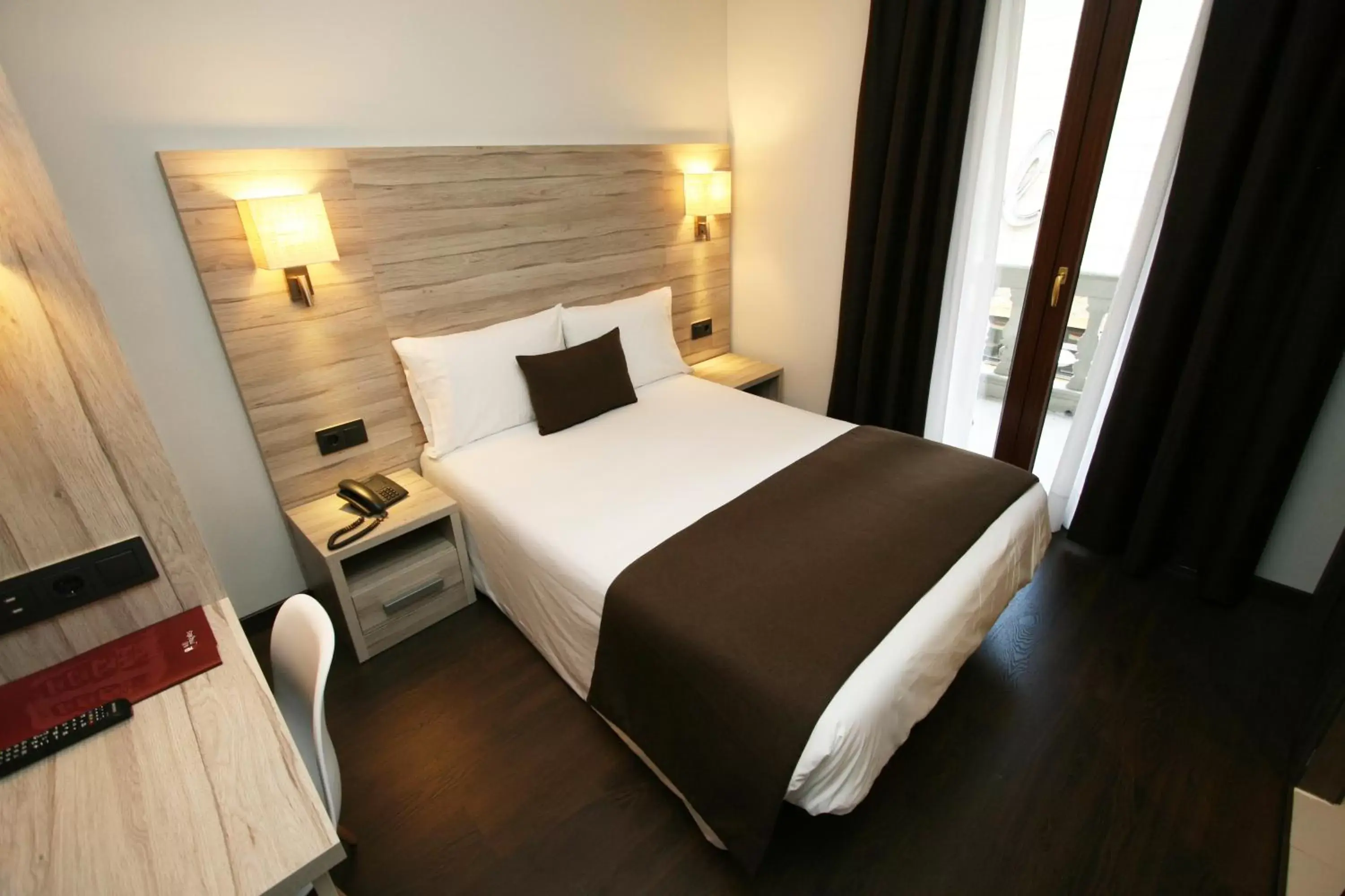 Bedroom, Room Photo in Hotel Pyrénées