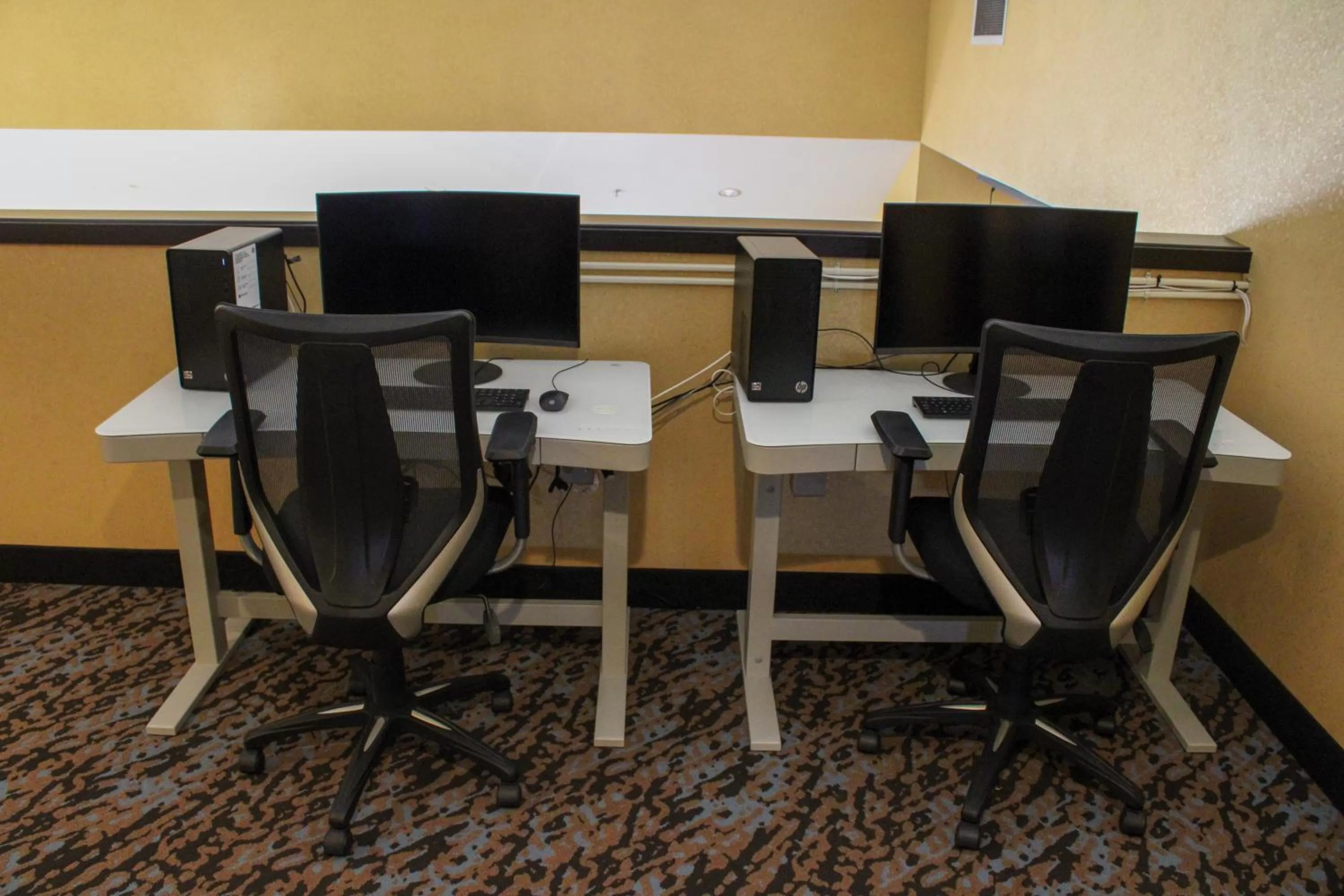 TV and multimedia in Sleep Inn Bend Crossroads Plaza