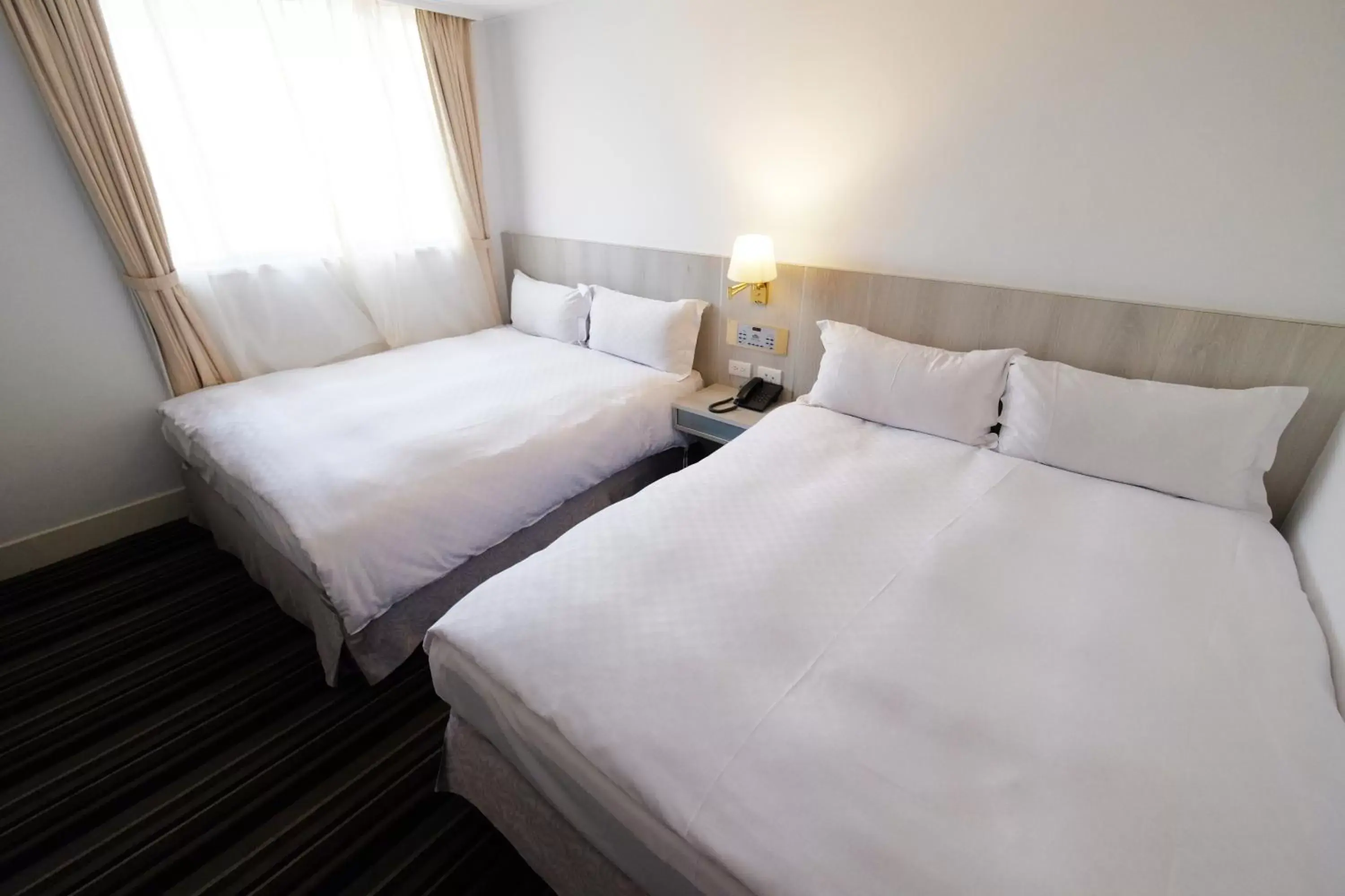 Bedroom, Bed in Dynasty Hotel