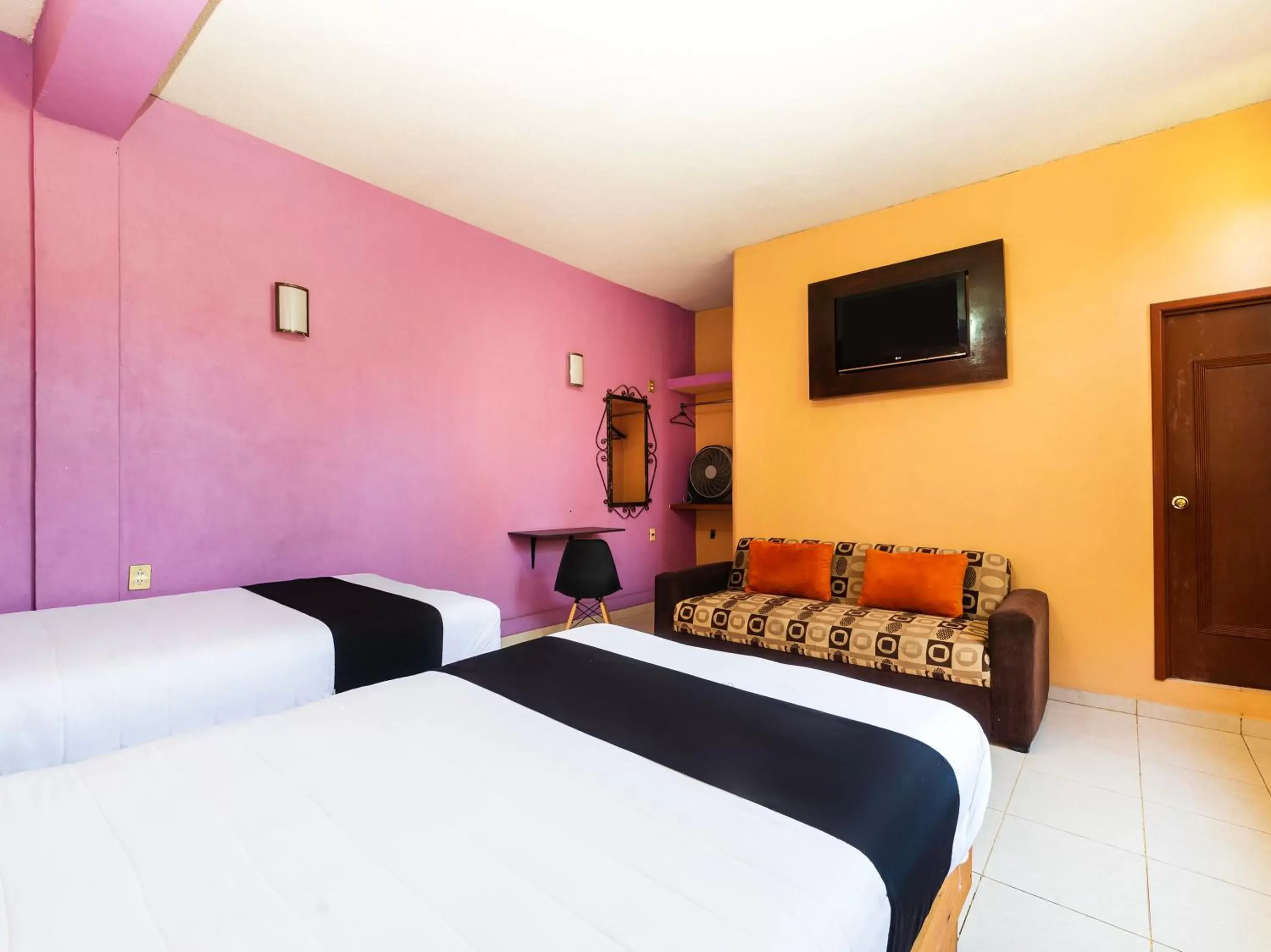 TV and multimedia, Bed in Villas El Paraiso