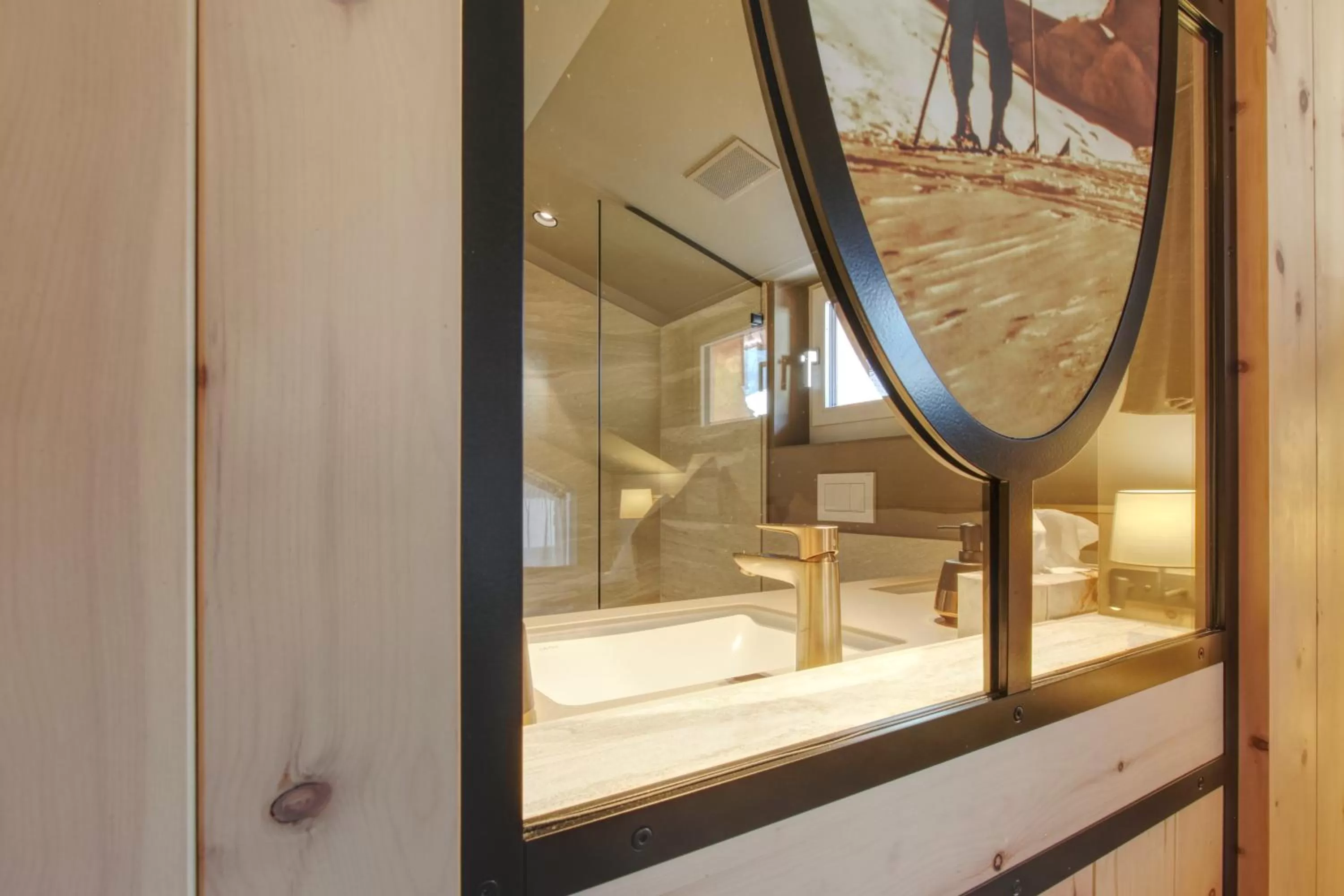 Bathroom, Bed in Hotel Derby