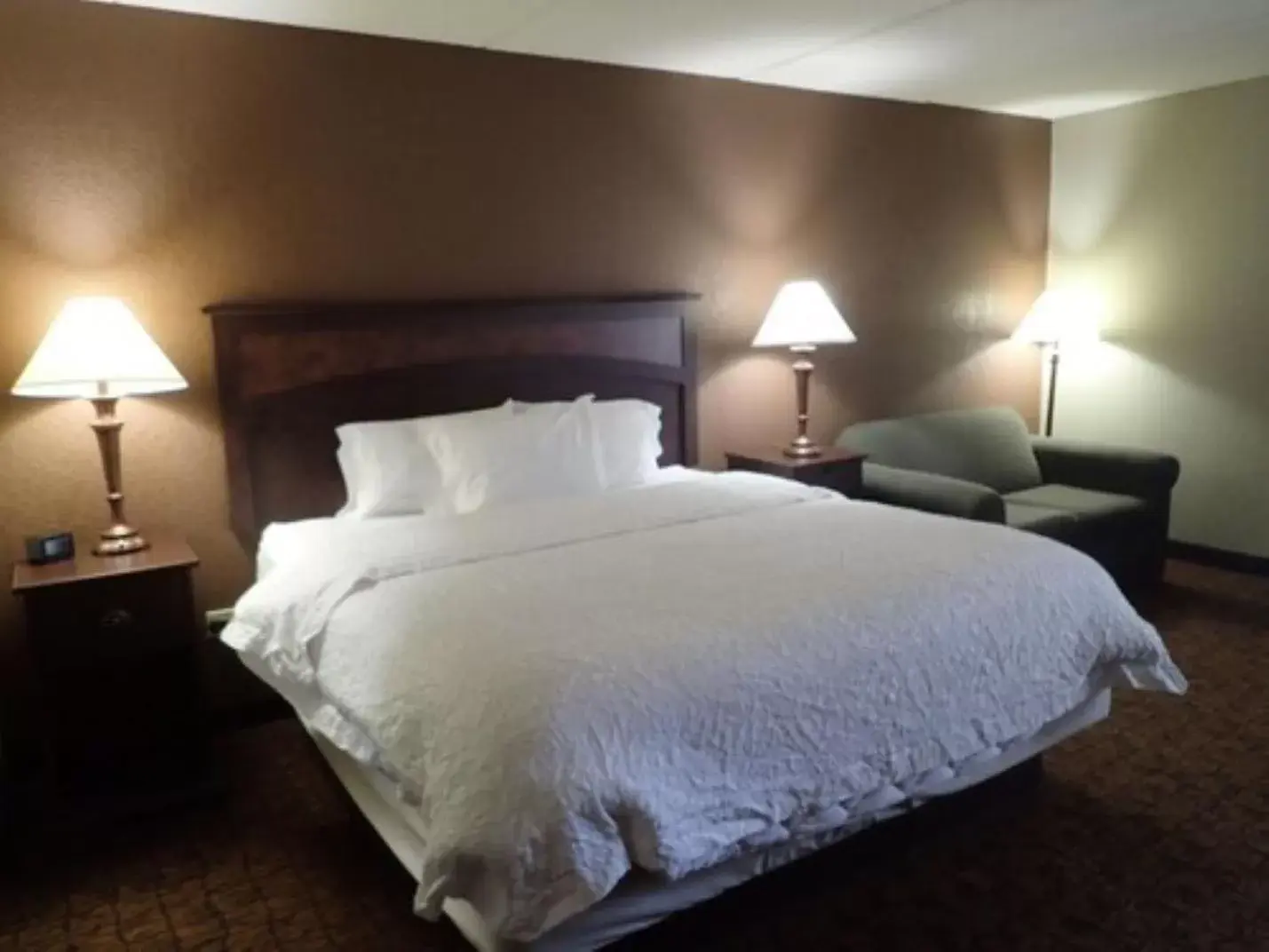 Bed in Wingate by Wyndham Baltimore BWI Airport
