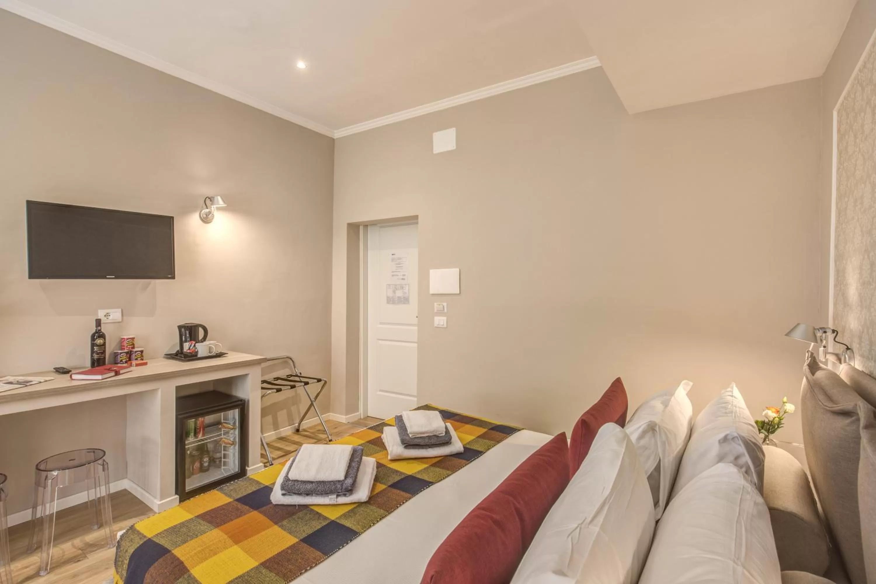 Photo of the whole room, Bed in The Spanish Suite Via di Ripetta