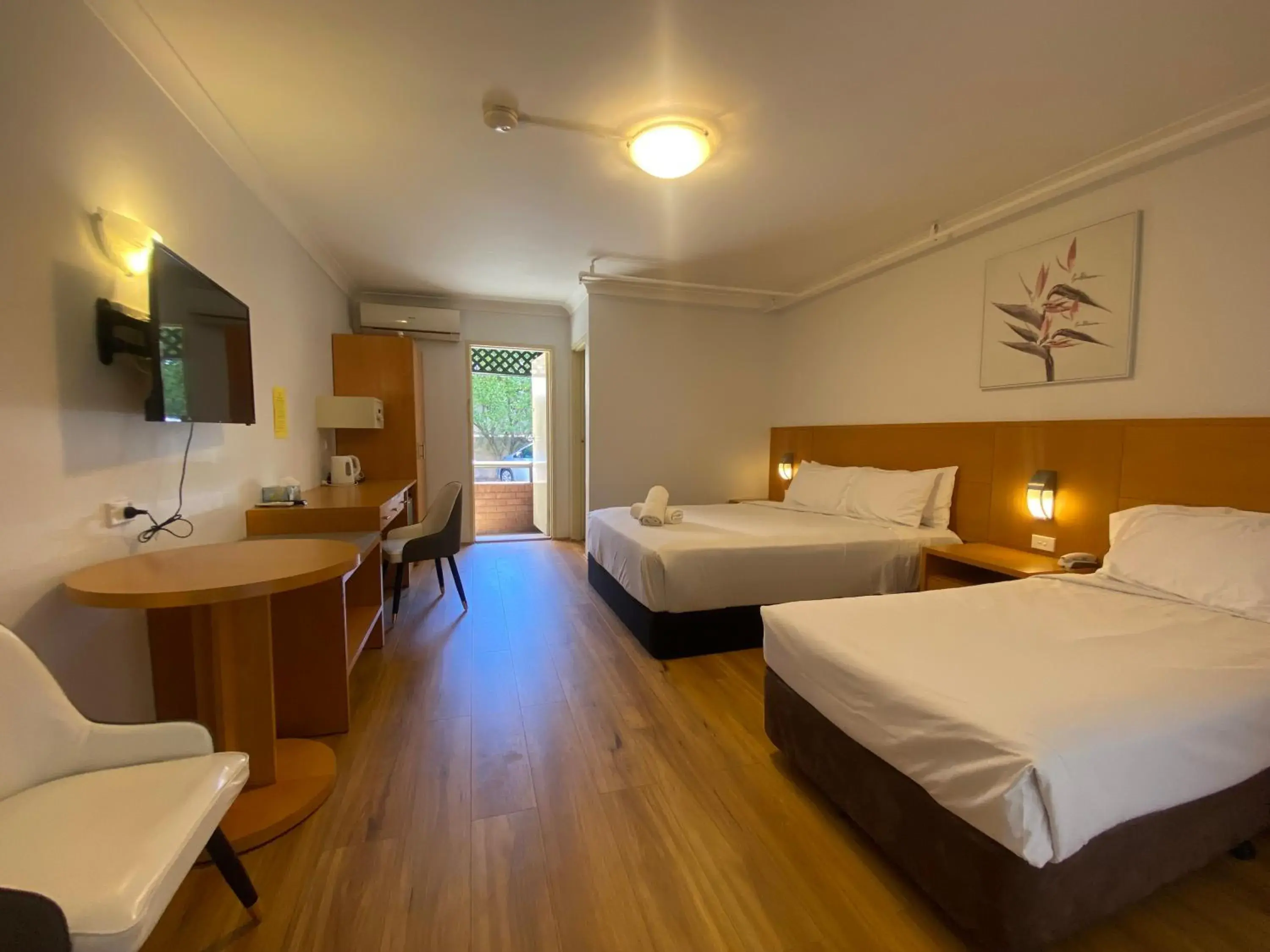 Bedroom in Garden Lodge Sydney Hotel