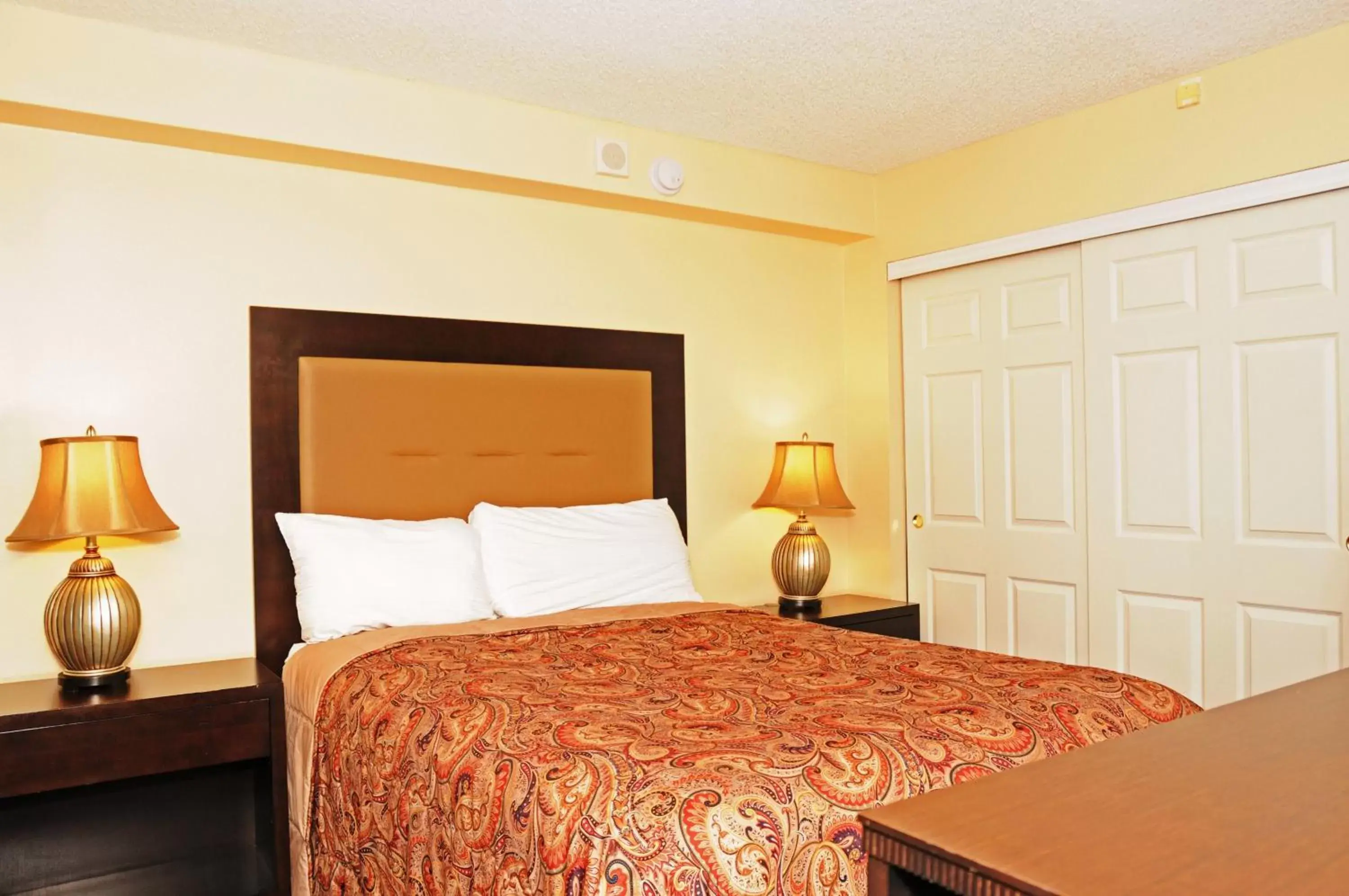 Bedroom, Bed in Jockey Resort Suites Center Strip