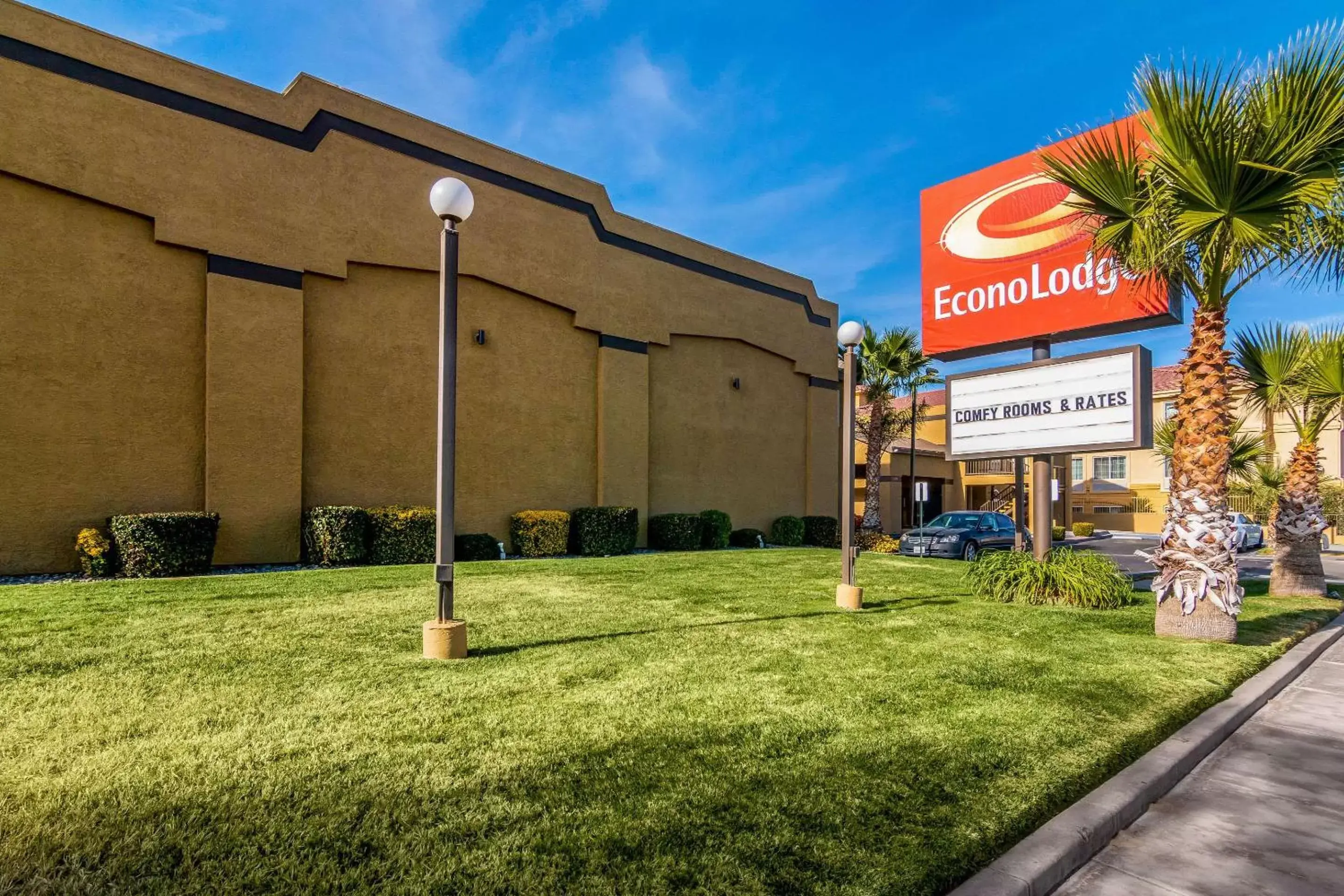 Property Building in Econo Lodge Hesperia - Victorville I-15