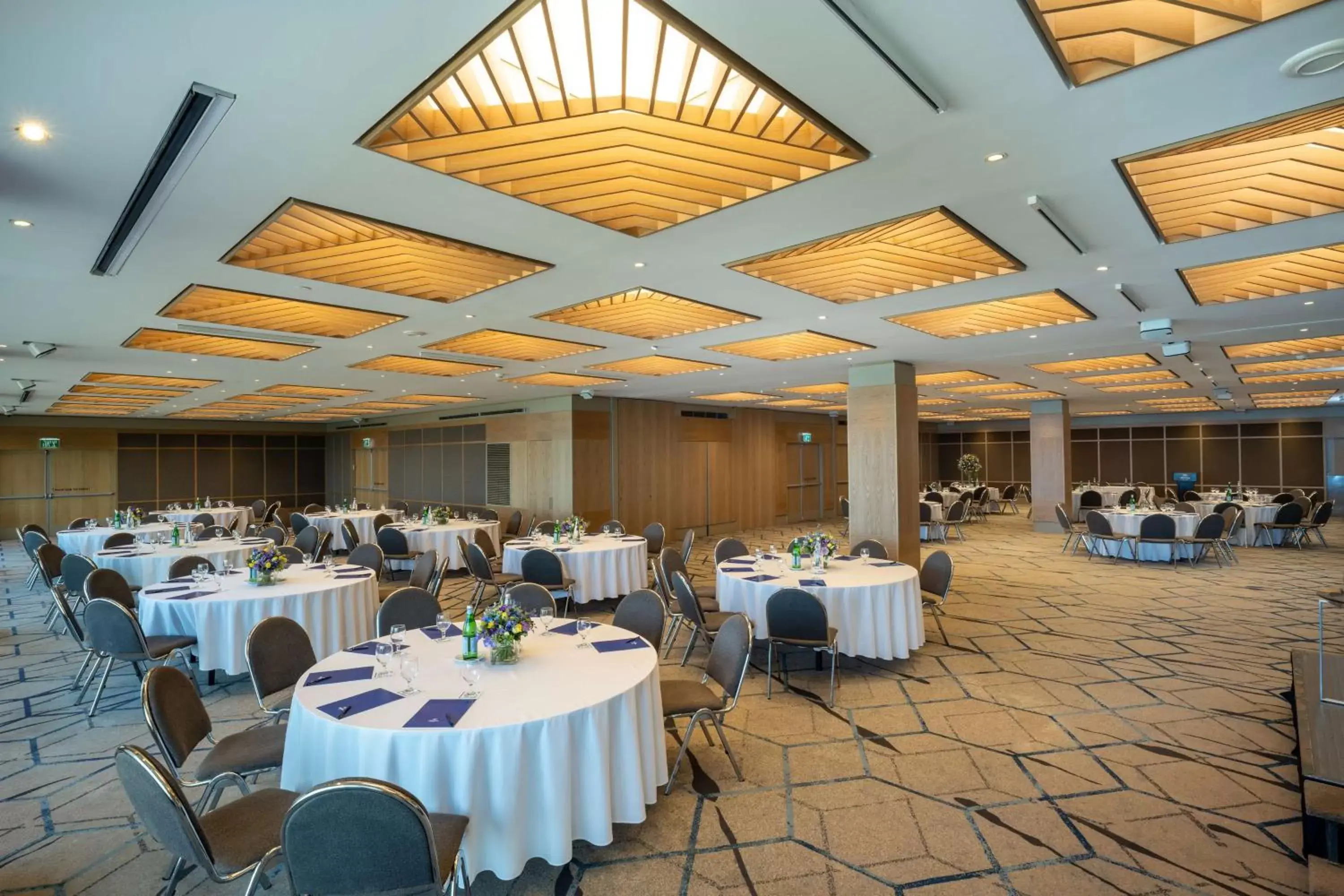 Meeting/conference room, Restaurant/Places to Eat in The Vista At Hilton Tel Aviv