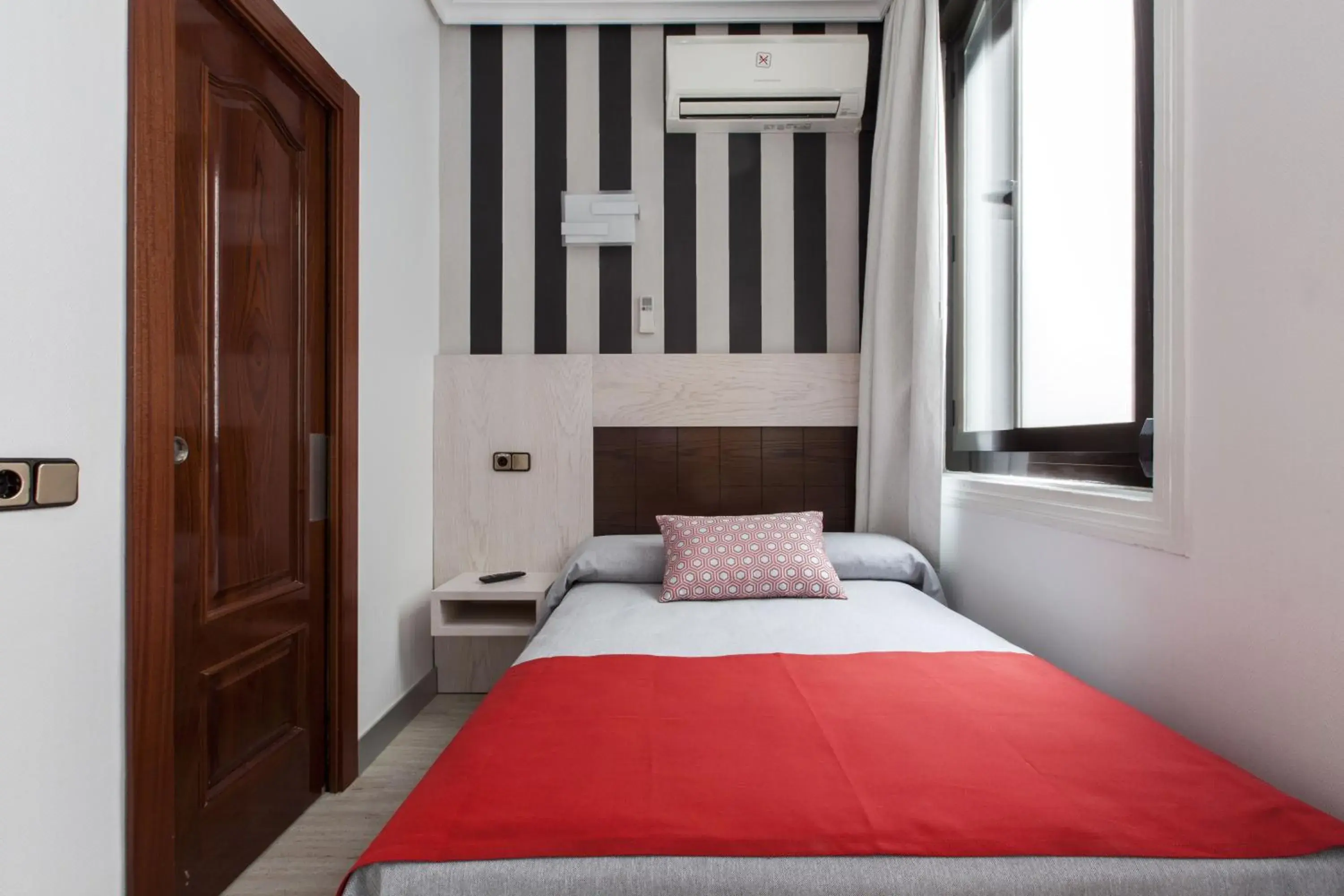 Bed in Hostal Castilla I Atocha