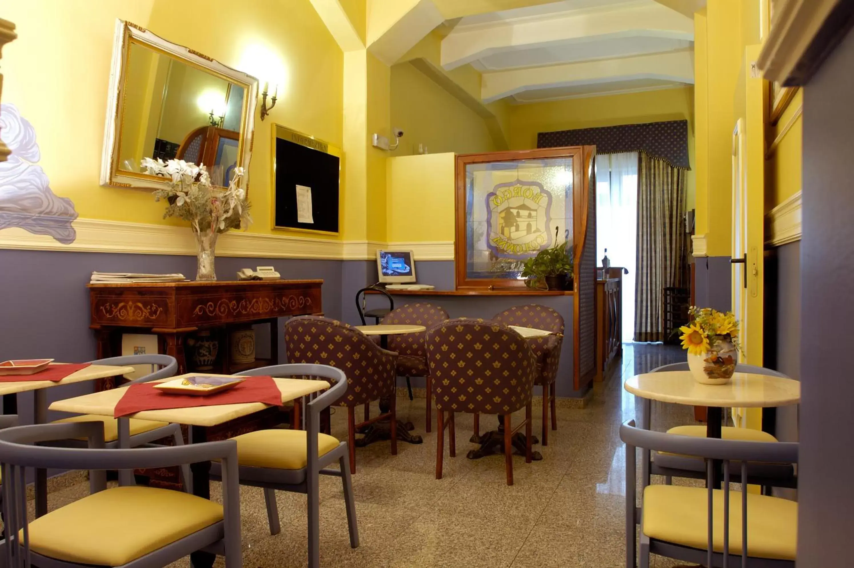 Communal lounge/ TV room, Lounge/Bar in Hotel La Residenza