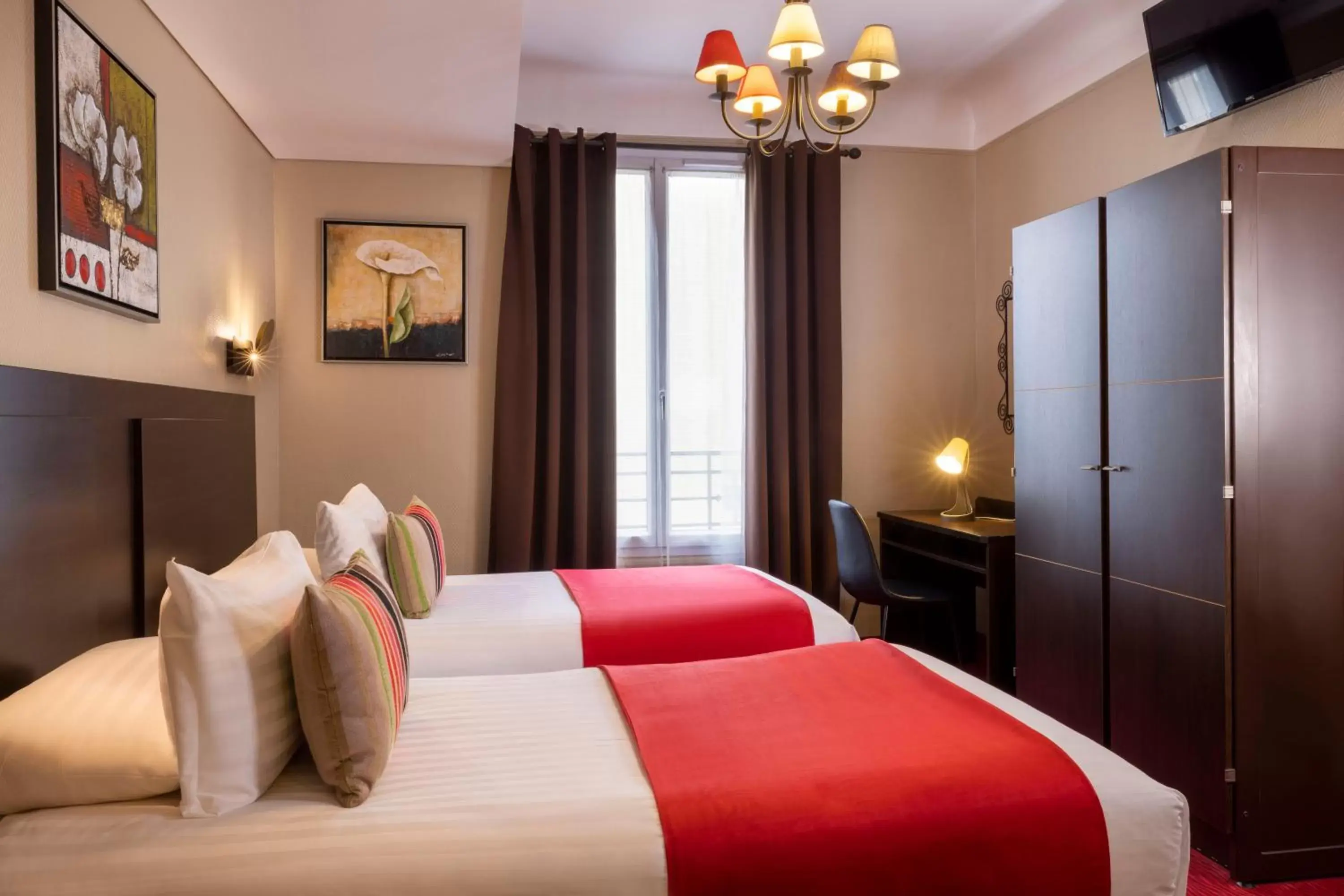 Bedroom, Bed in Chatillon Paris Montparnasse