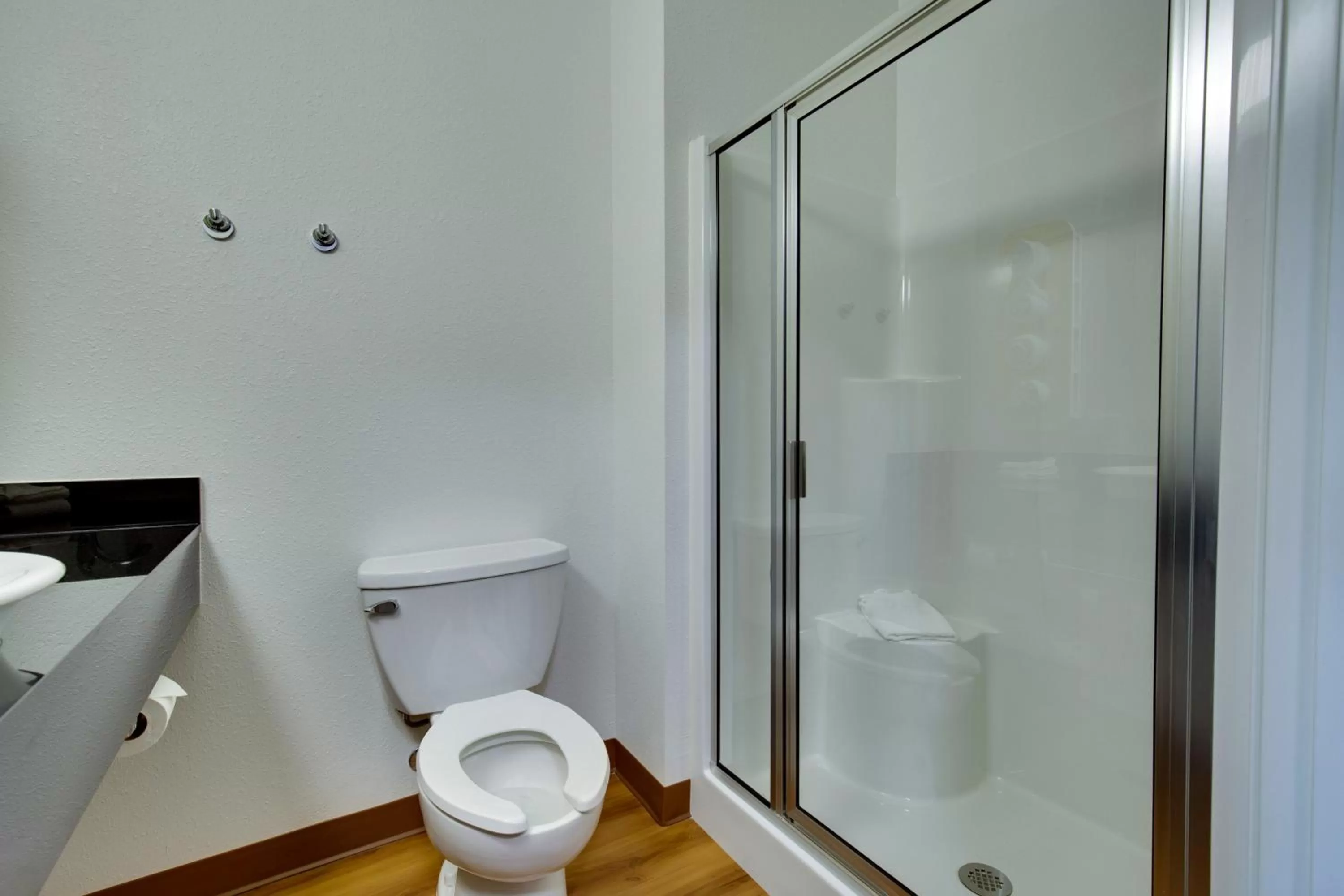 Bathroom in Motel 6 Poplar Bluff, MO