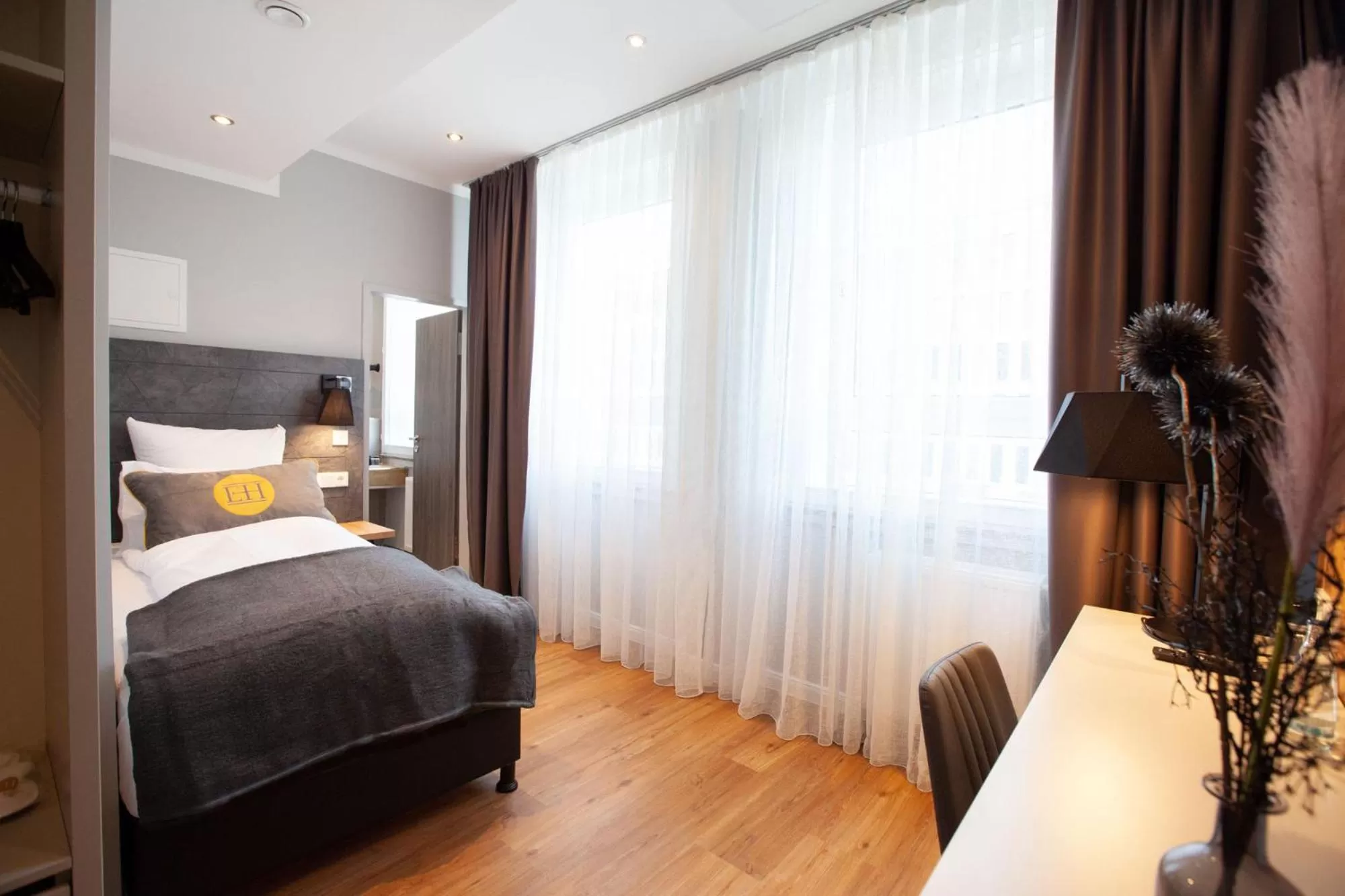 Bed in DORMERO Hotel Bremen