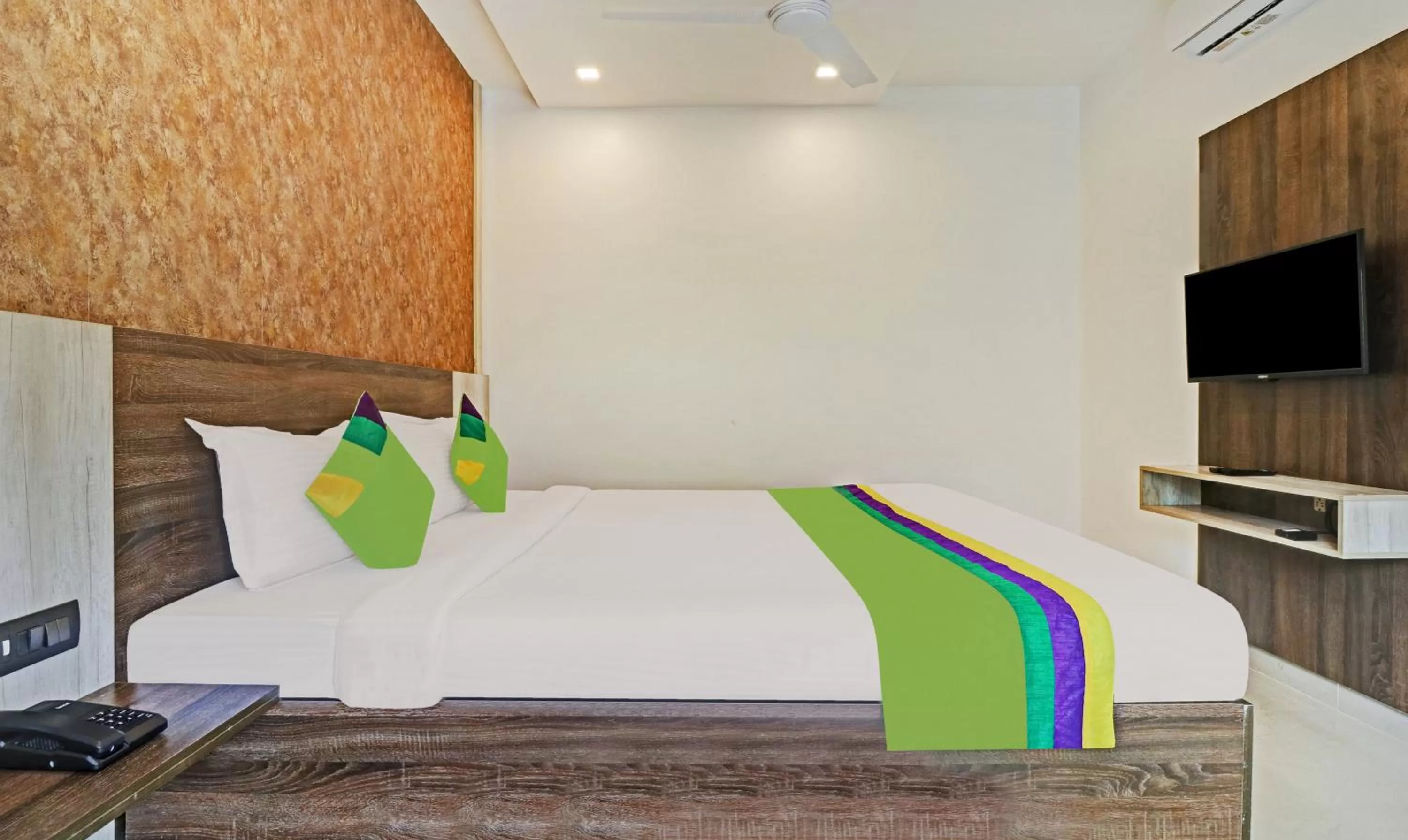 Bedroom, Bed in Treebo Trend Sreepathi Mayoogha