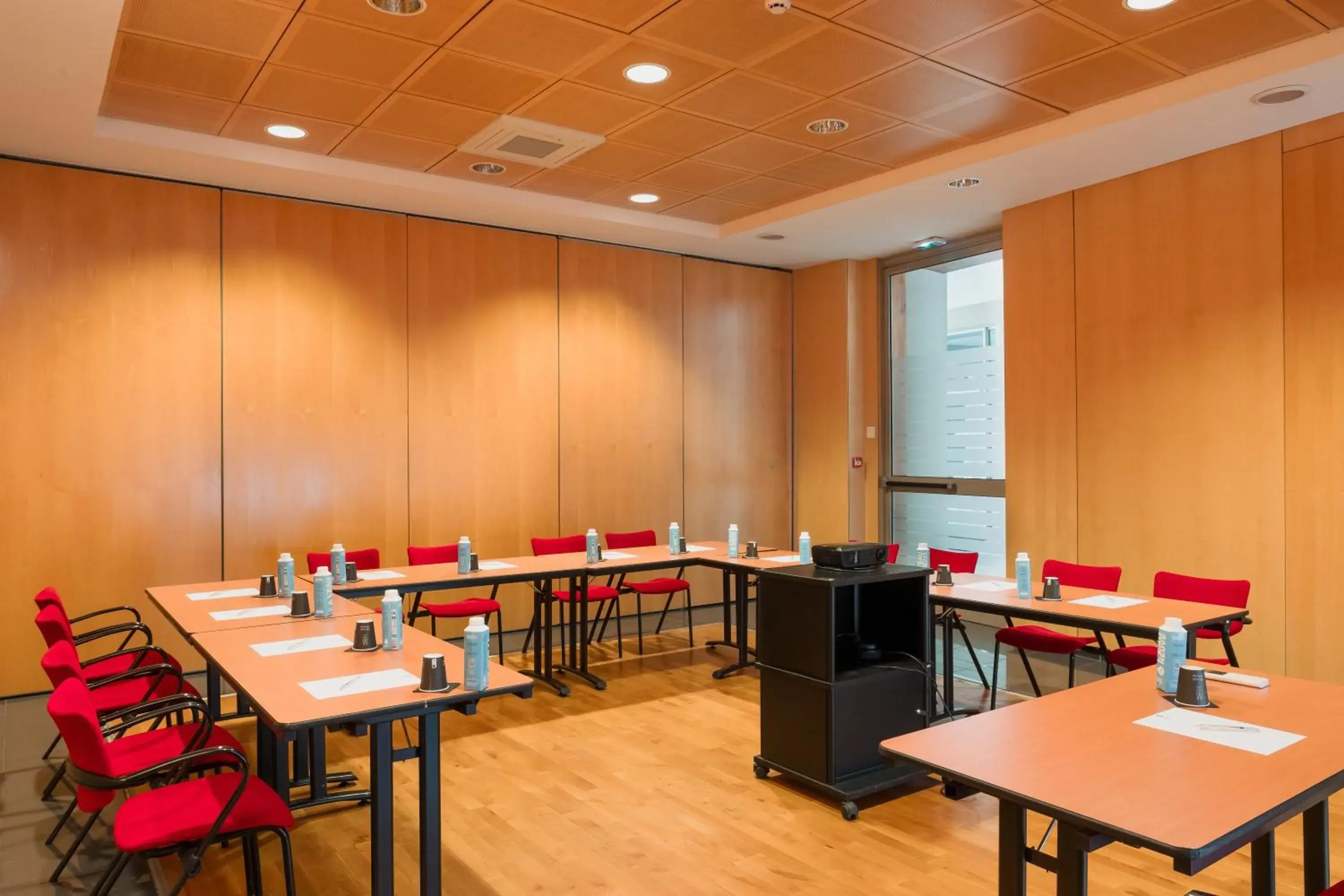 Meeting/conference room, Restaurant/Places to Eat in Best Western Poitiers Centre Le Grand Hotel