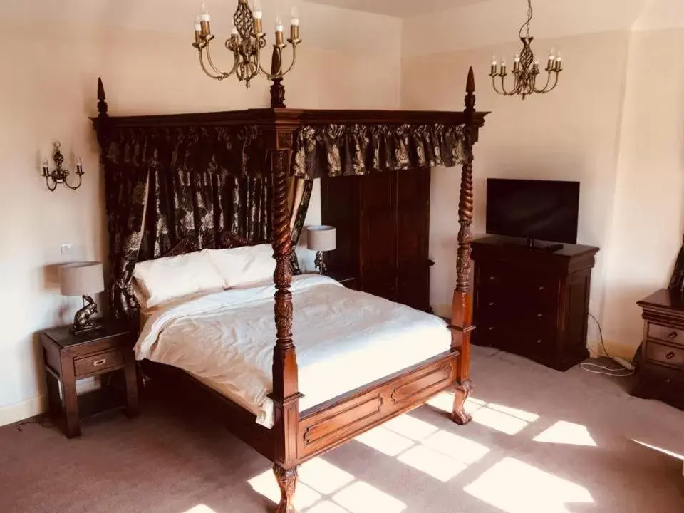 Bed in Brass Castle Country House Accommodation
