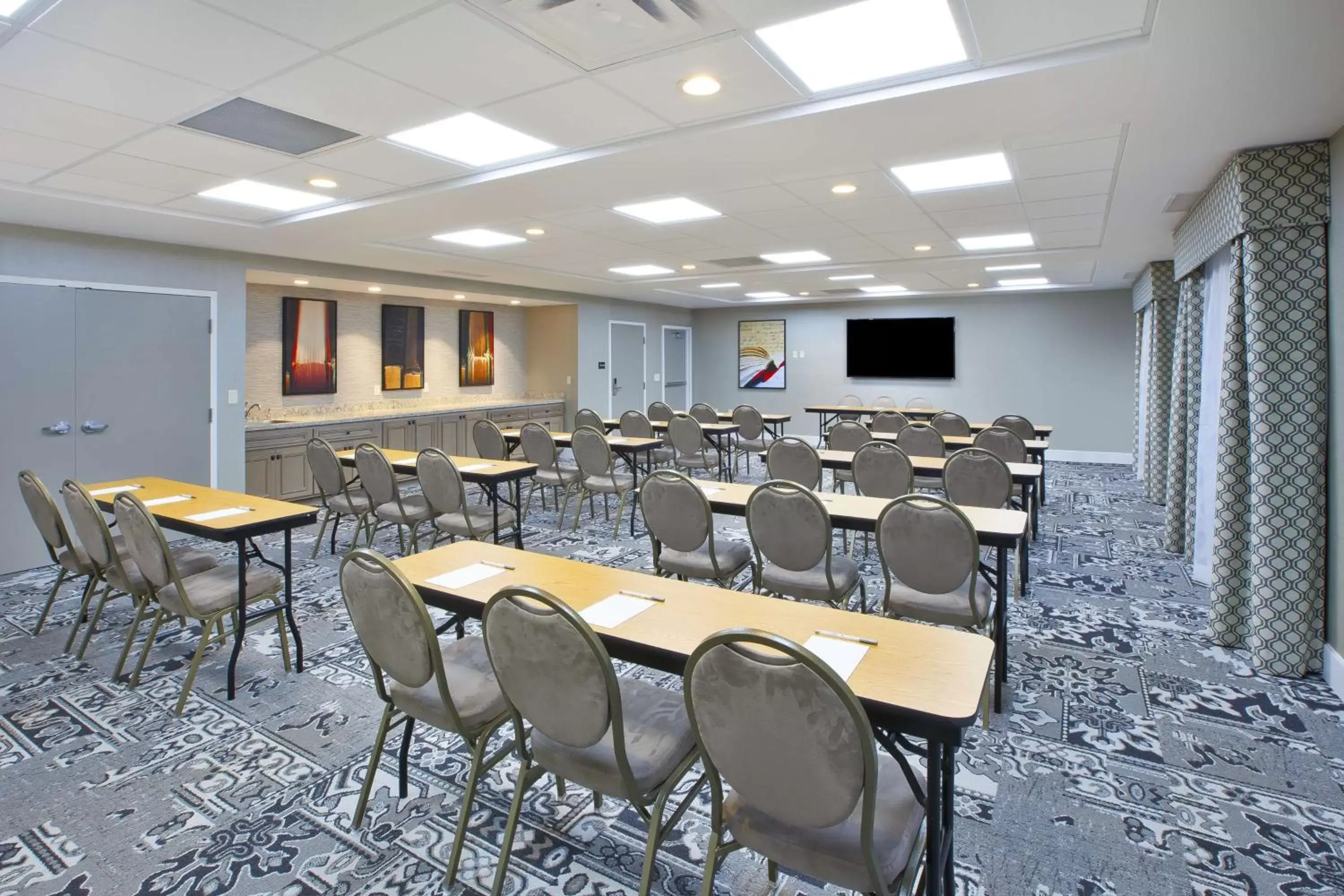 Meeting/conference room in Hampton Inn & Suites Alliance