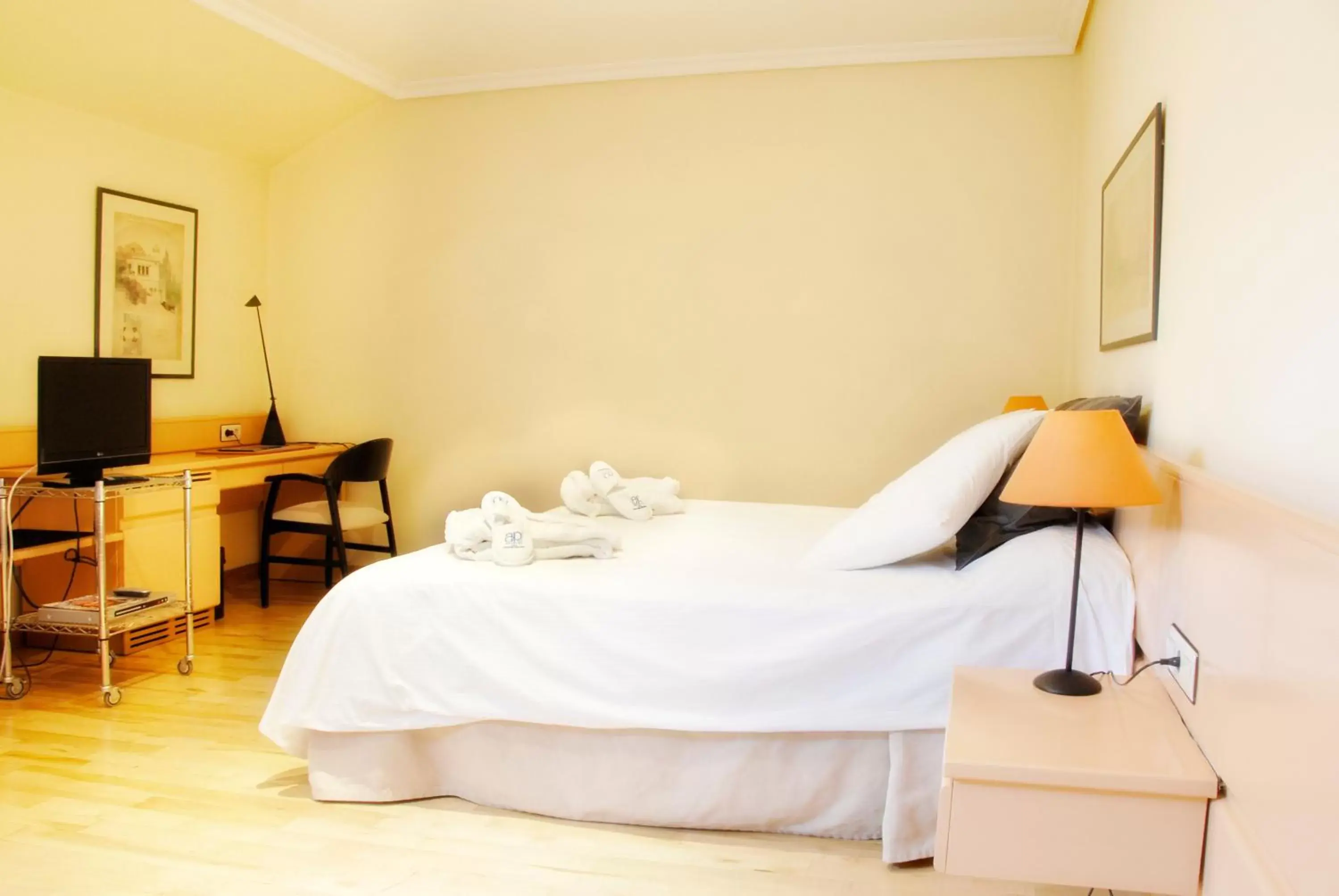 TV and multimedia, Bed in Parquesur TV and multimedia, Bed in Parquesur