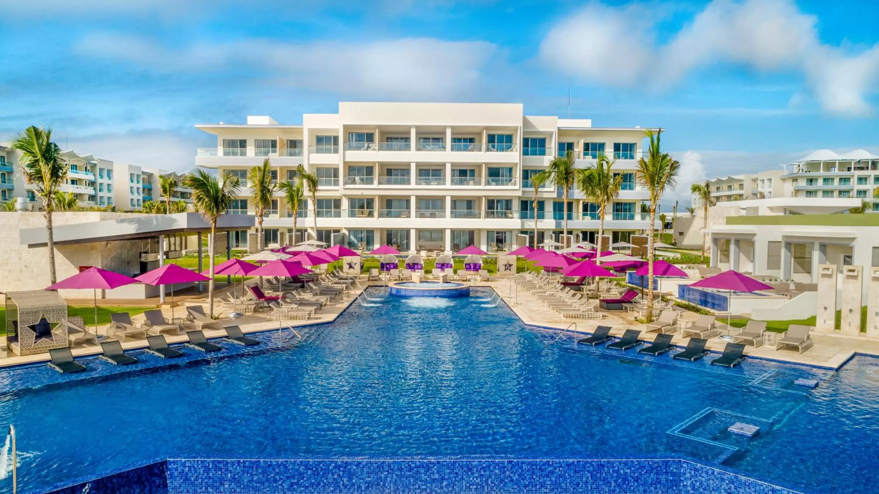 Swimming pool in Planet Hollywood Cancun by Royalton, An Autograph Collection All-Inclusive Resort