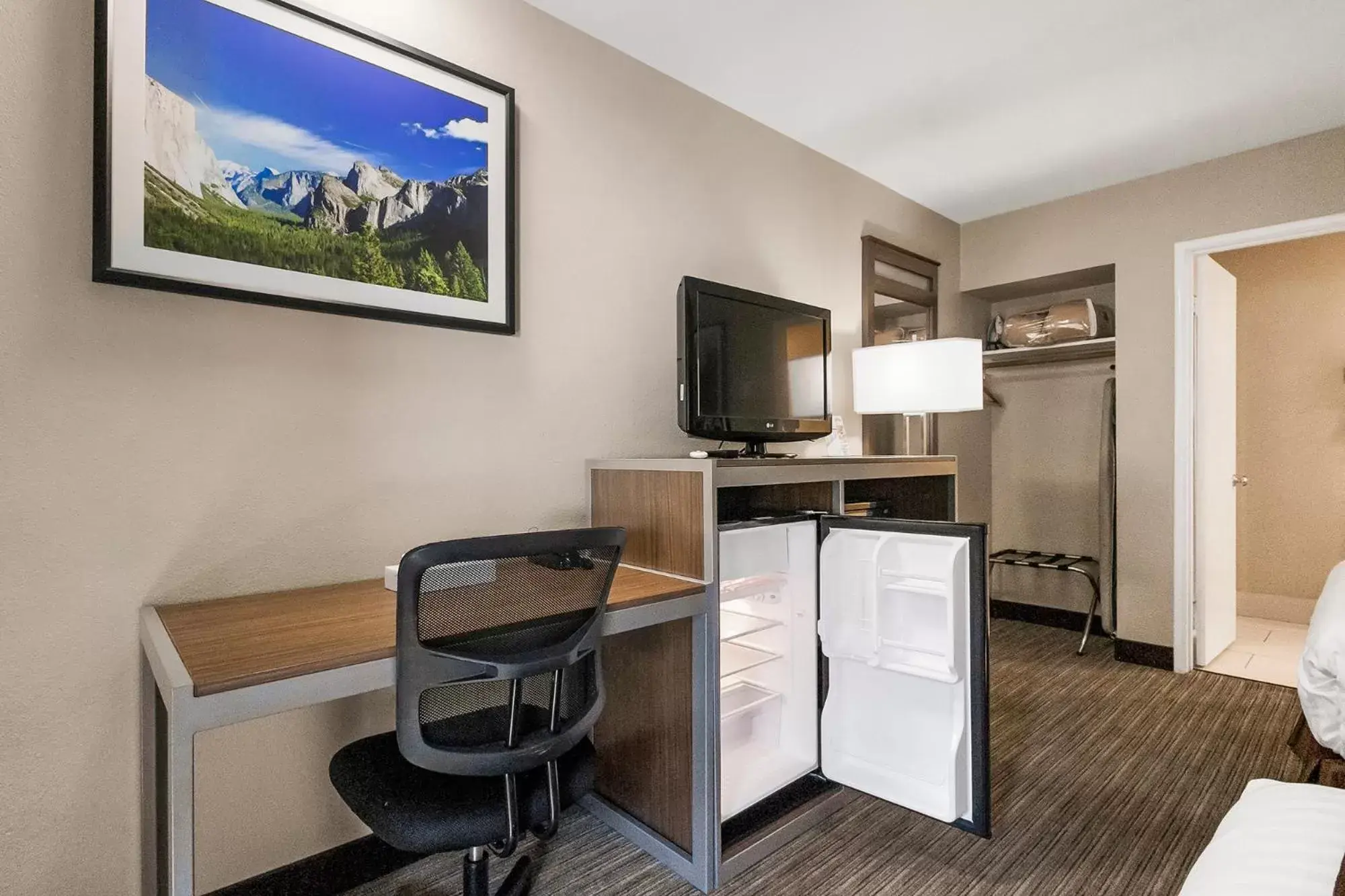 TV and multimedia, TV/Entertainment Center in Heritage Inn - Yosemite/Sonora