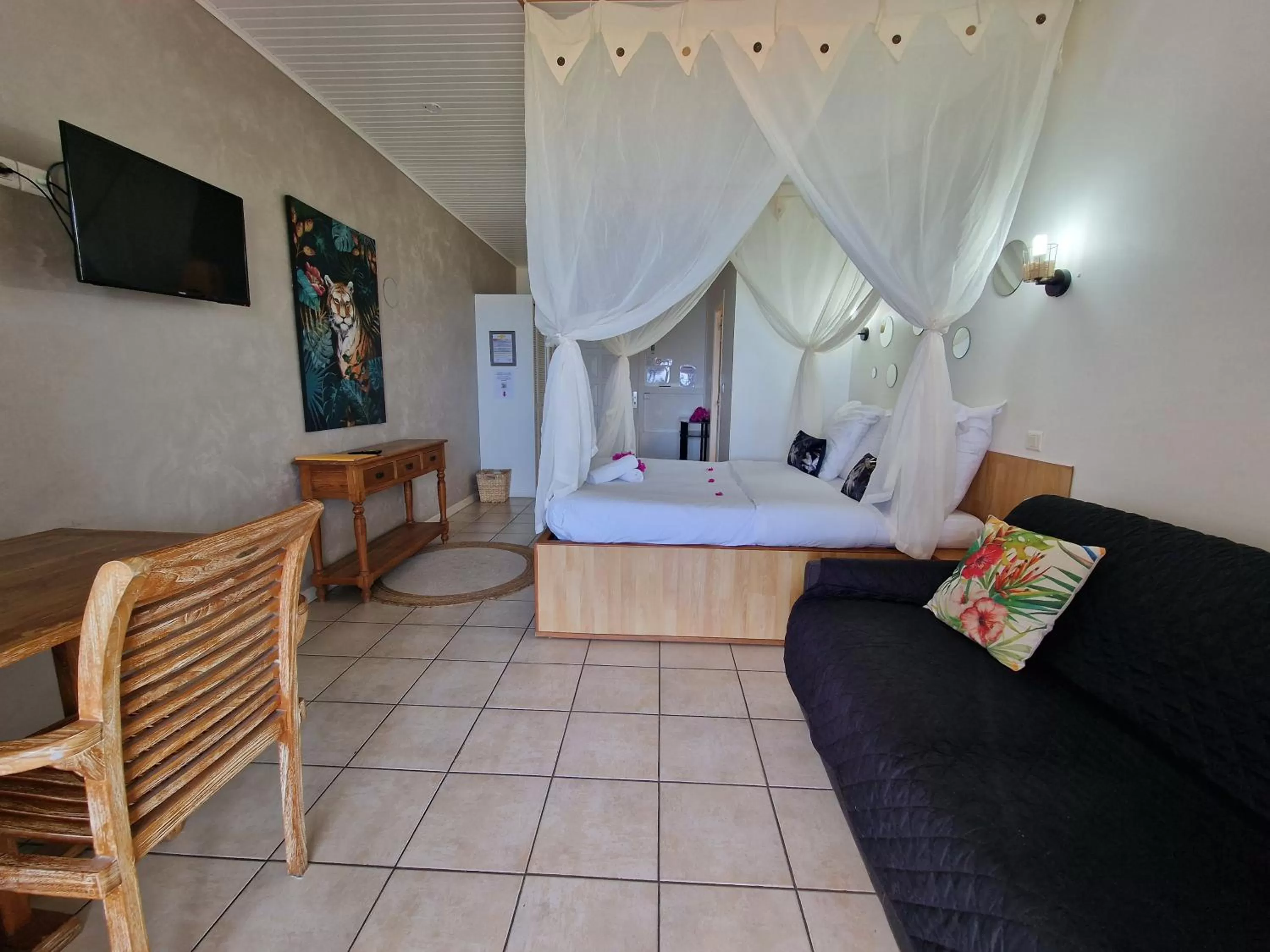 Bedroom, Bed in Hotel Le Manguier