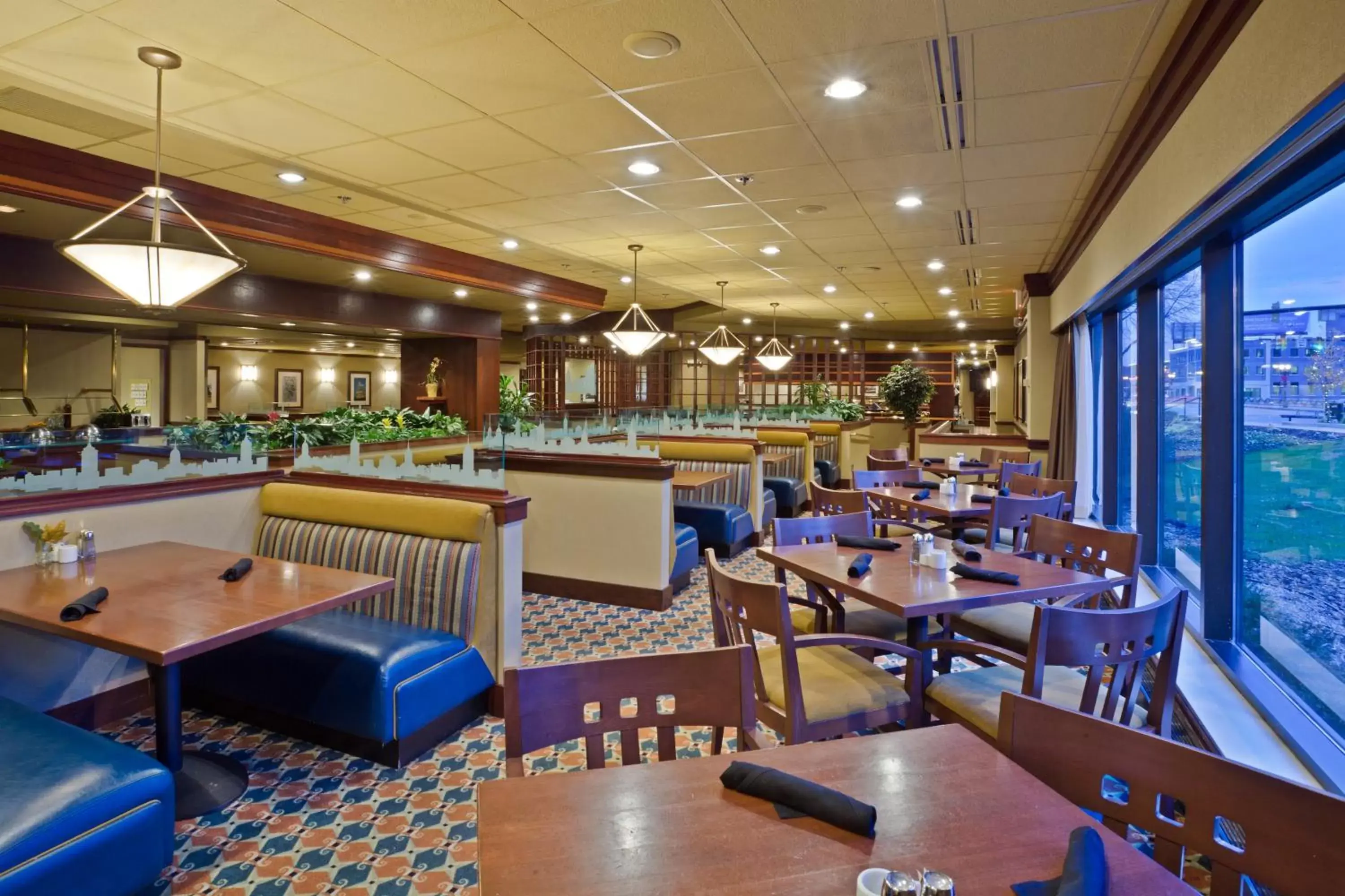 Restaurant/Places to Eat in DoubleTree by Hilton Lansing