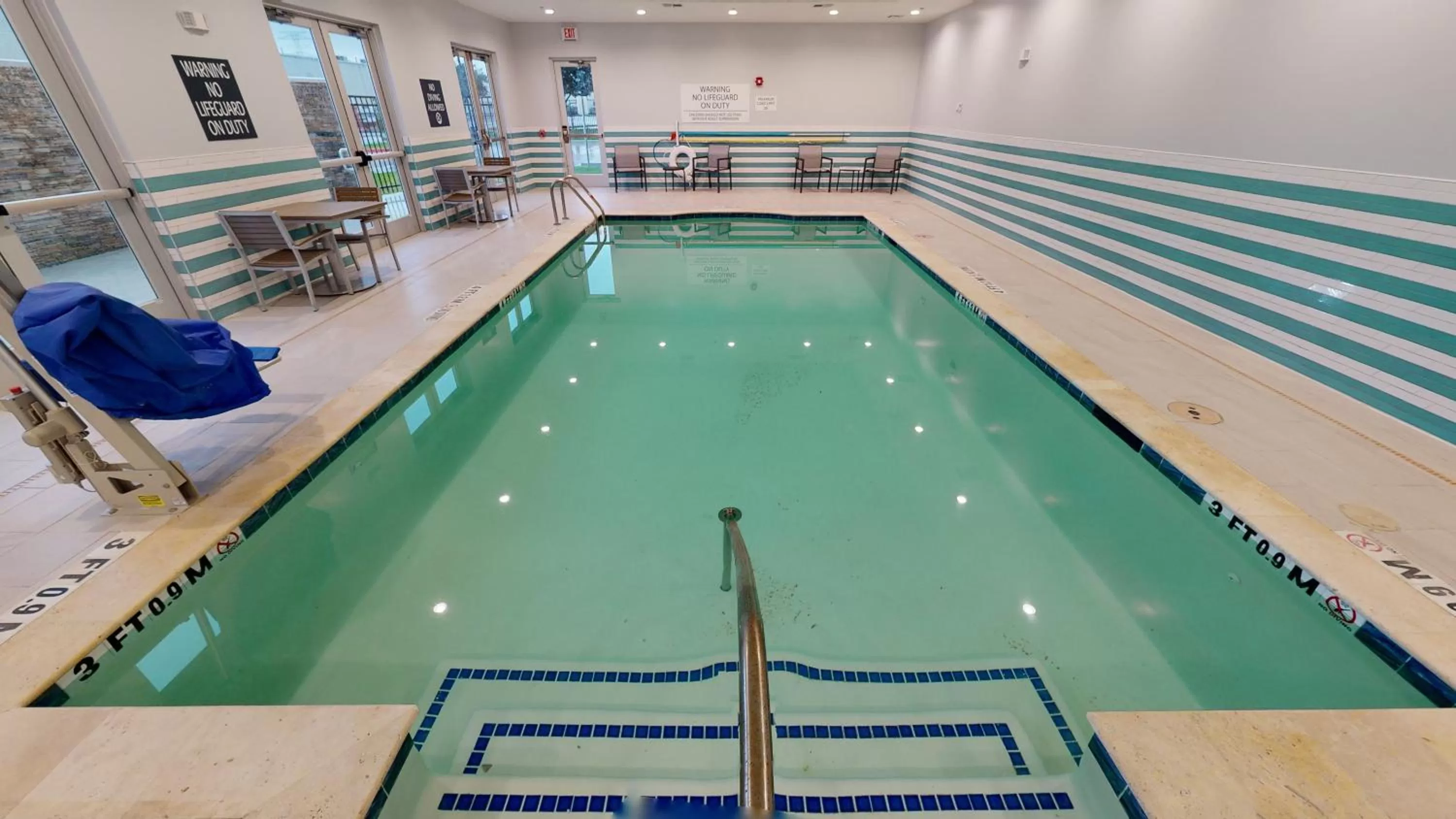Swimming pool in Holiday Inn - NW Houston Beltway 8 by IHG