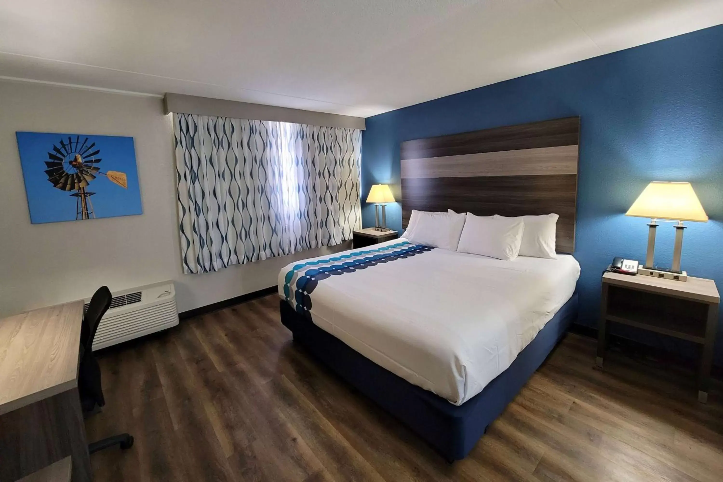 Photo of the whole room, Bed in Wingate by Wyndham Wichita Airport