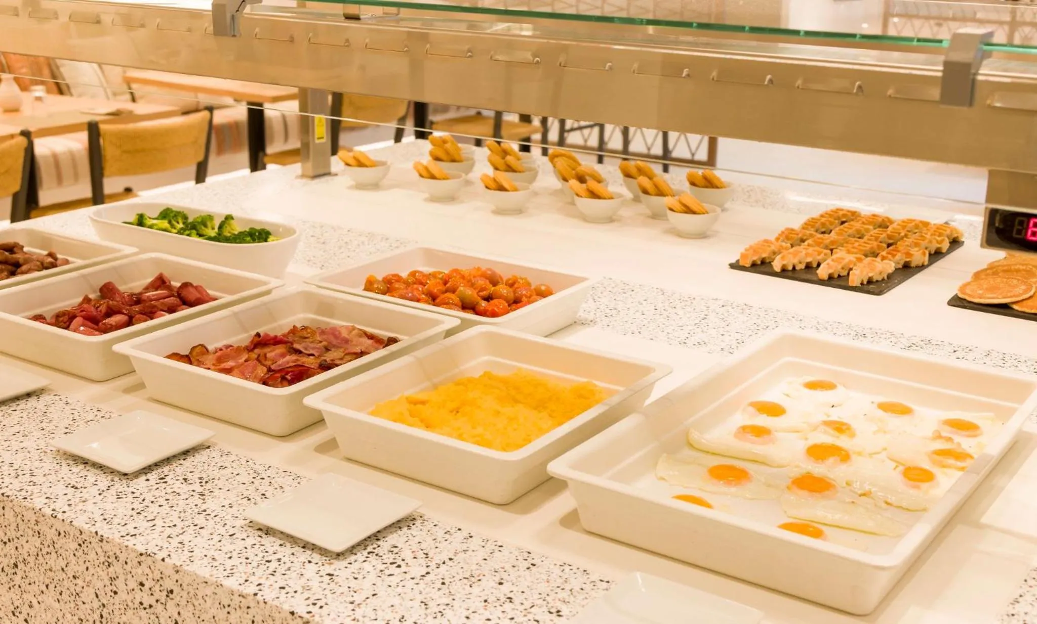 Buffet breakfast in Ilunion Menorca