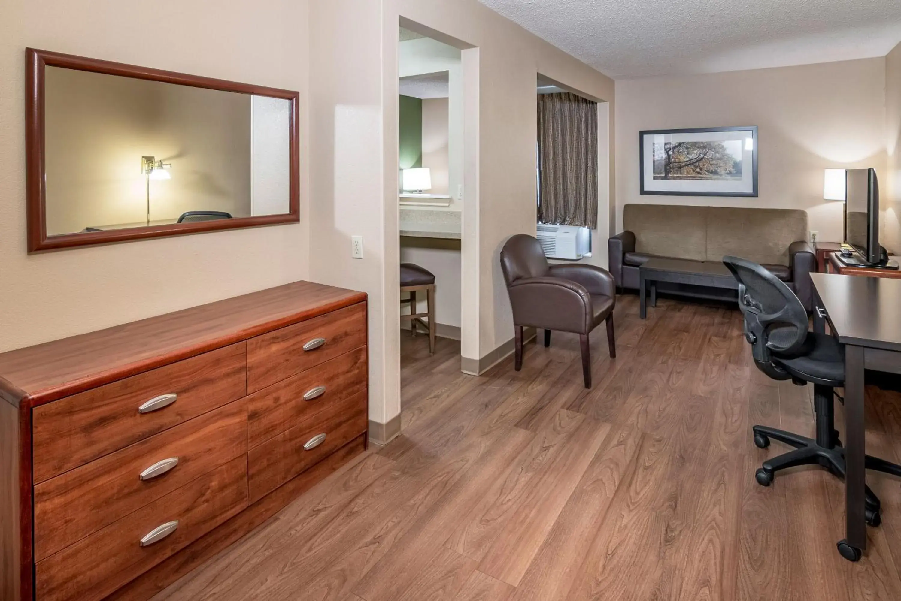 Living room in Extended Stay America Suites - Tulsa - Midtown