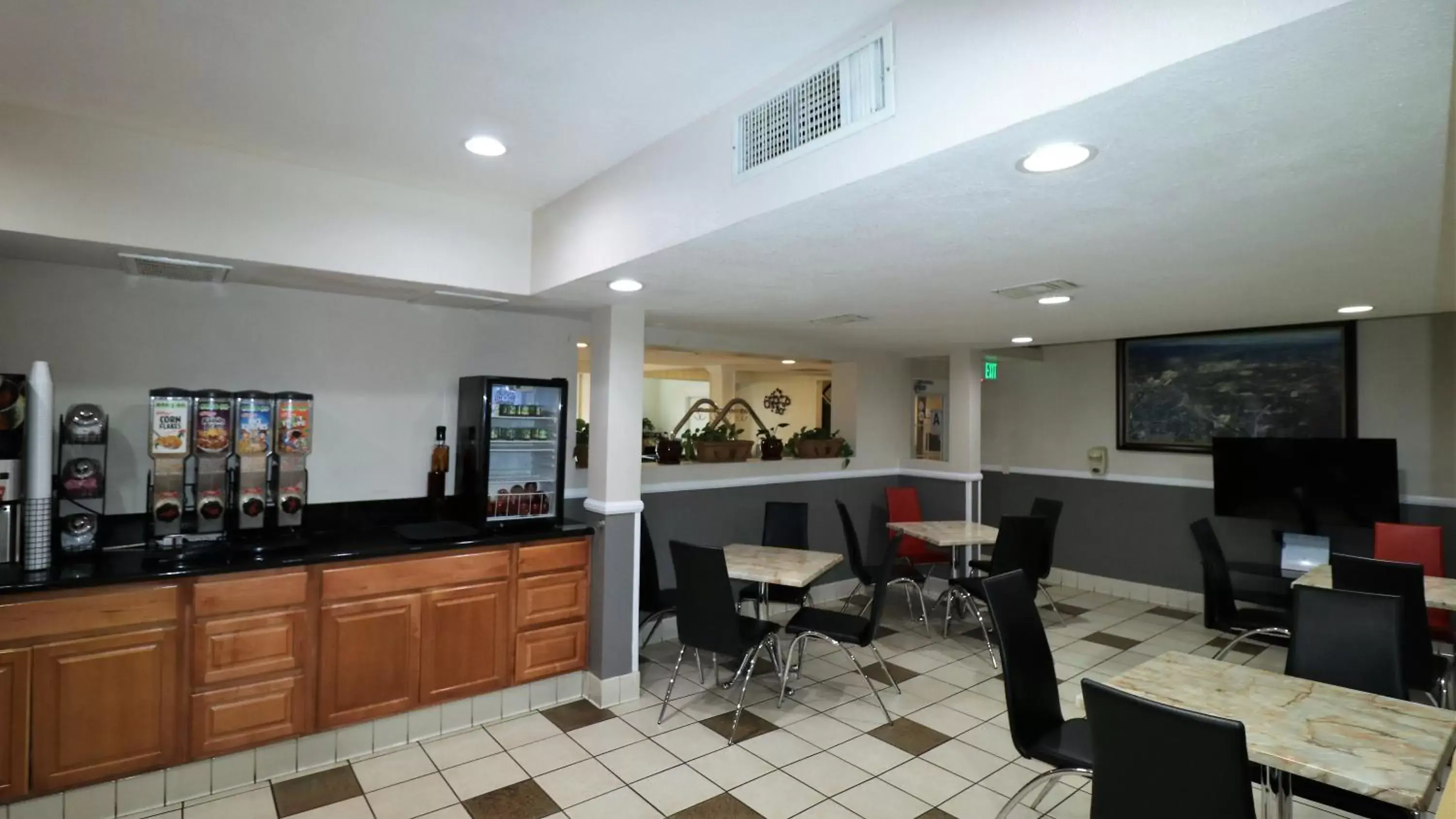 Breakfast, Restaurant/Places to Eat in Ramada by Wyndham San Diego Airport
