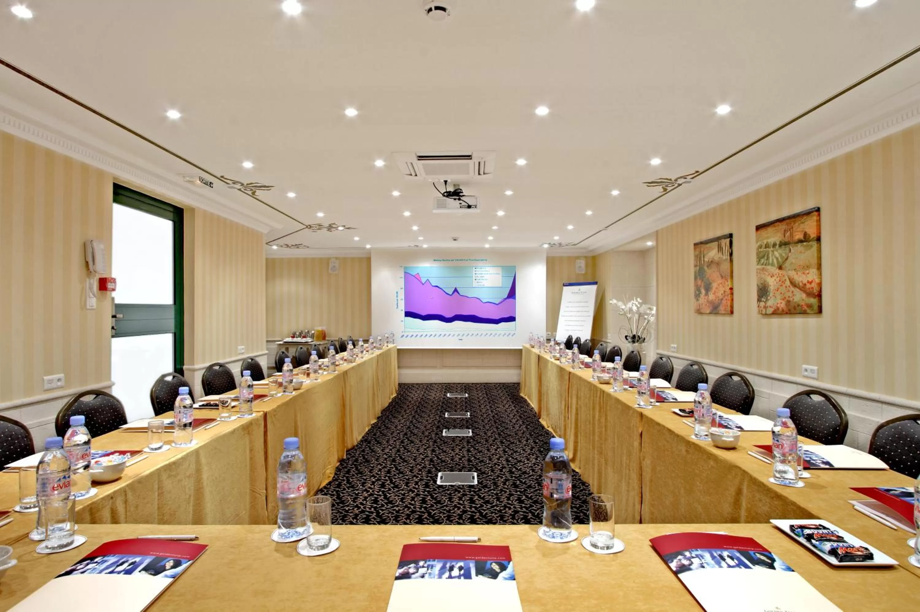 Meeting/conference room in GOLDEN TULIP CANNES HOTEL de PARIS