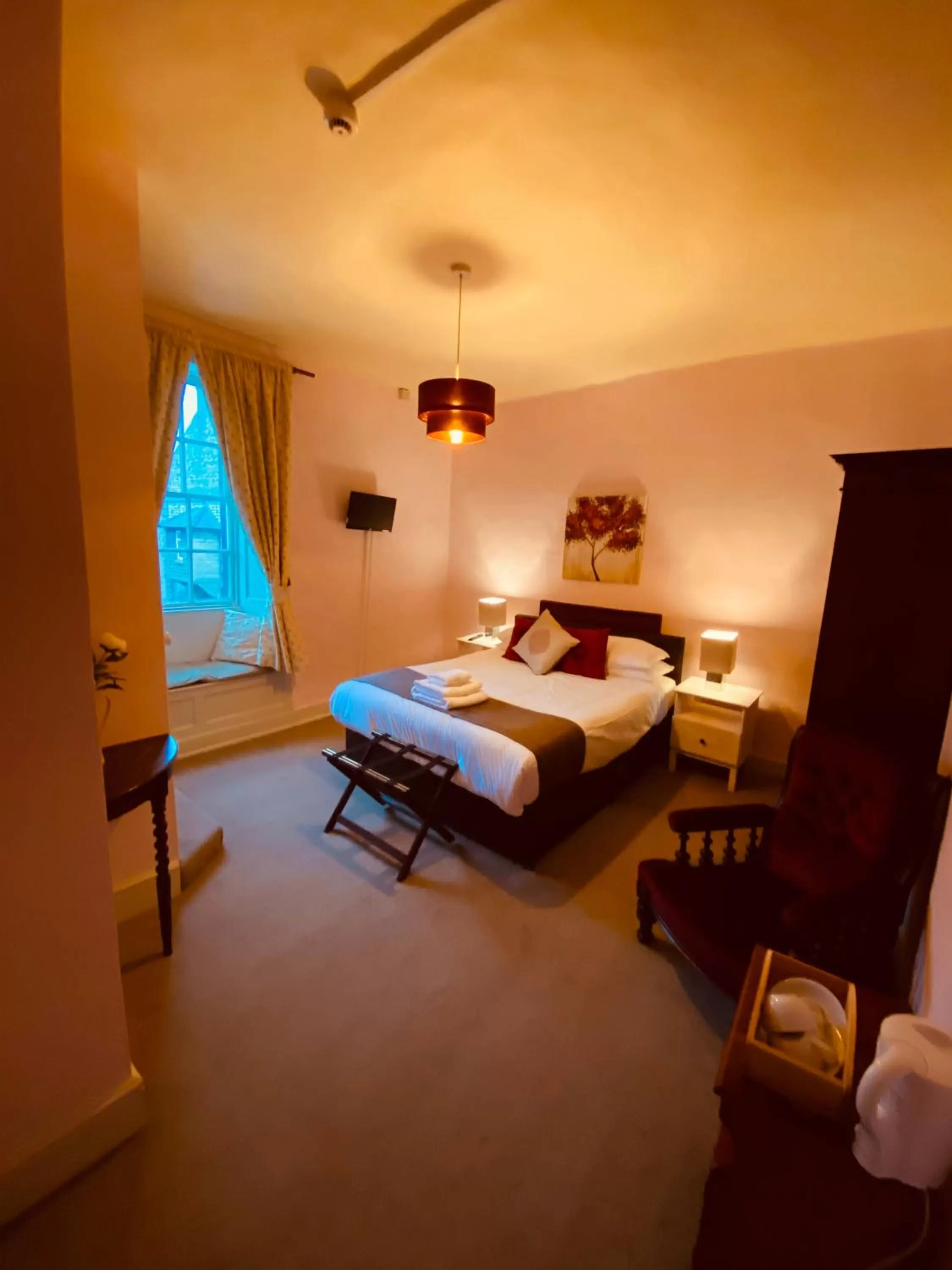 Bedroom in Kings Head Hotel