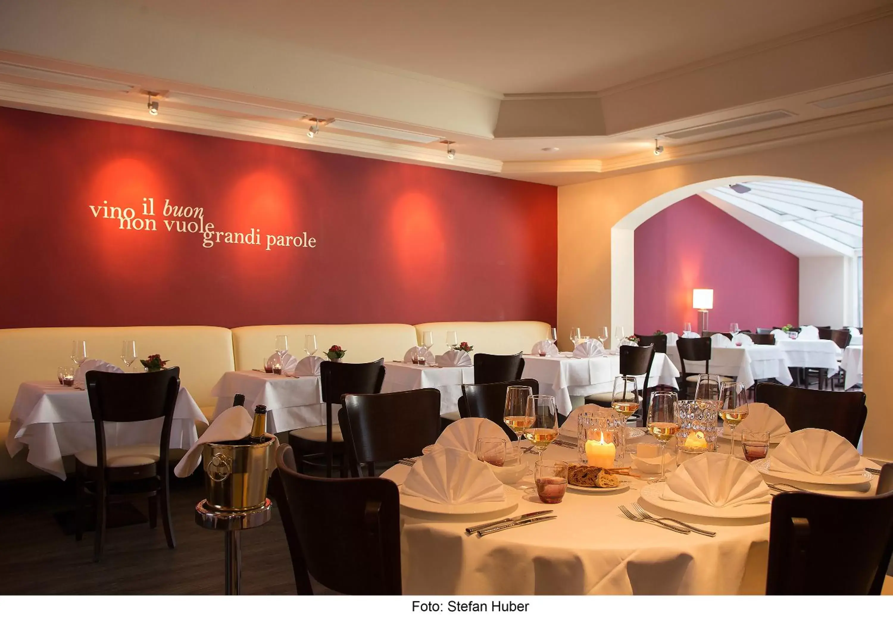 Restaurant/places to eat in Ambassador Parkhotel