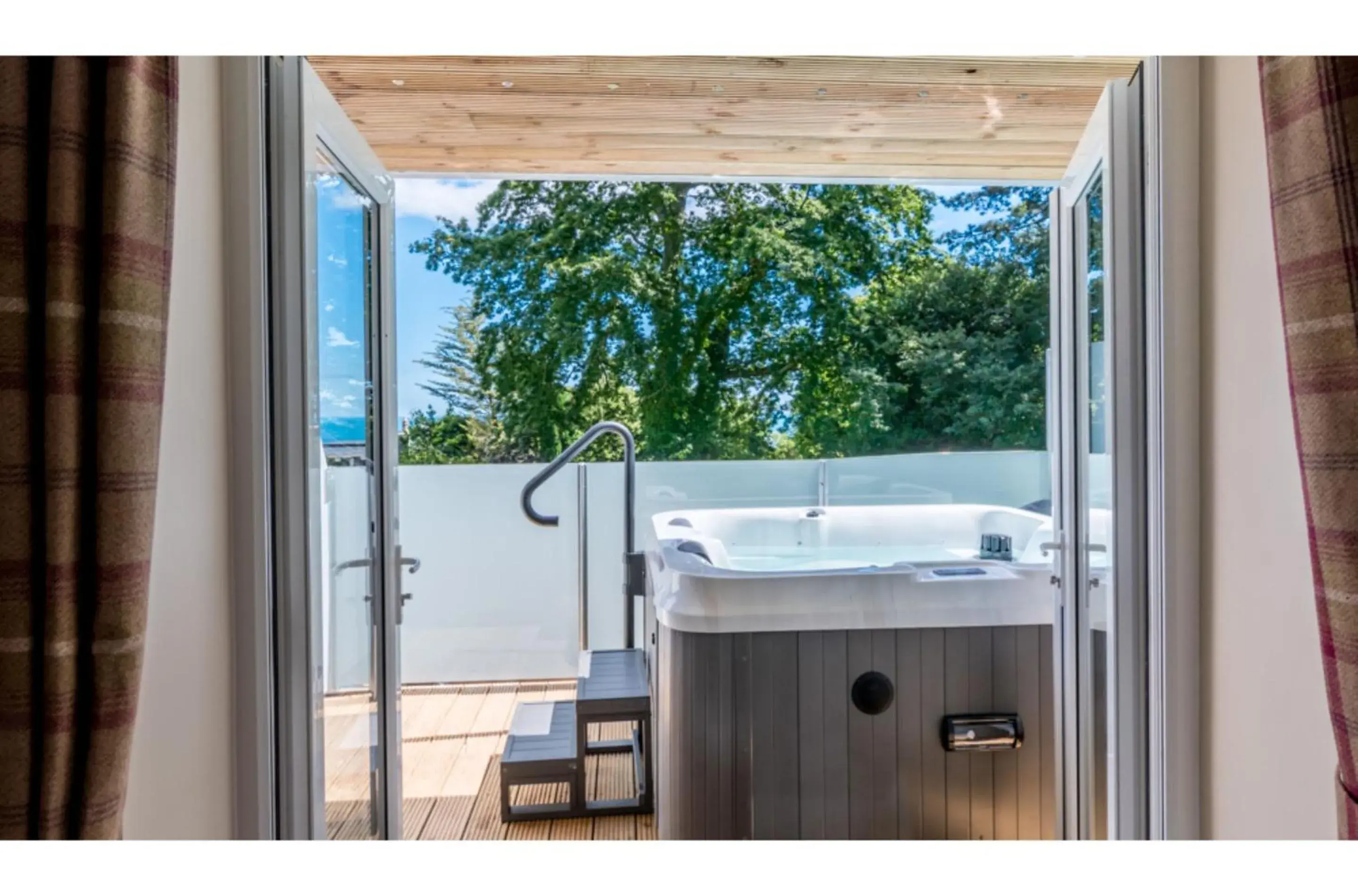 Hot Tub in OYO Orestone Manor