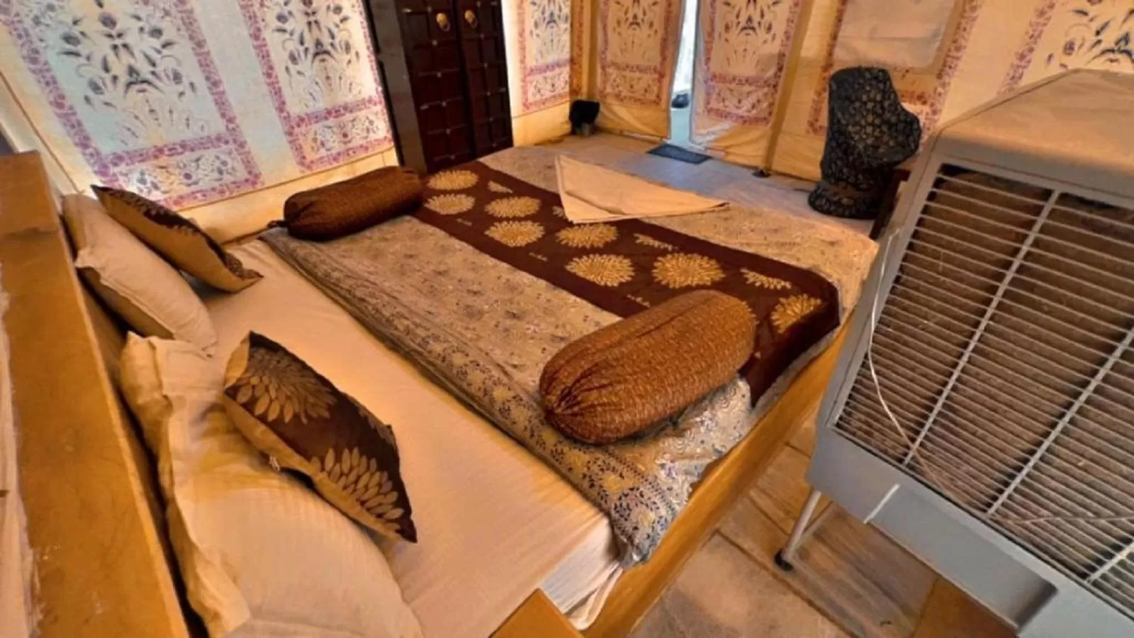 Property building, Bed in Rumis Desert Camp and Resort