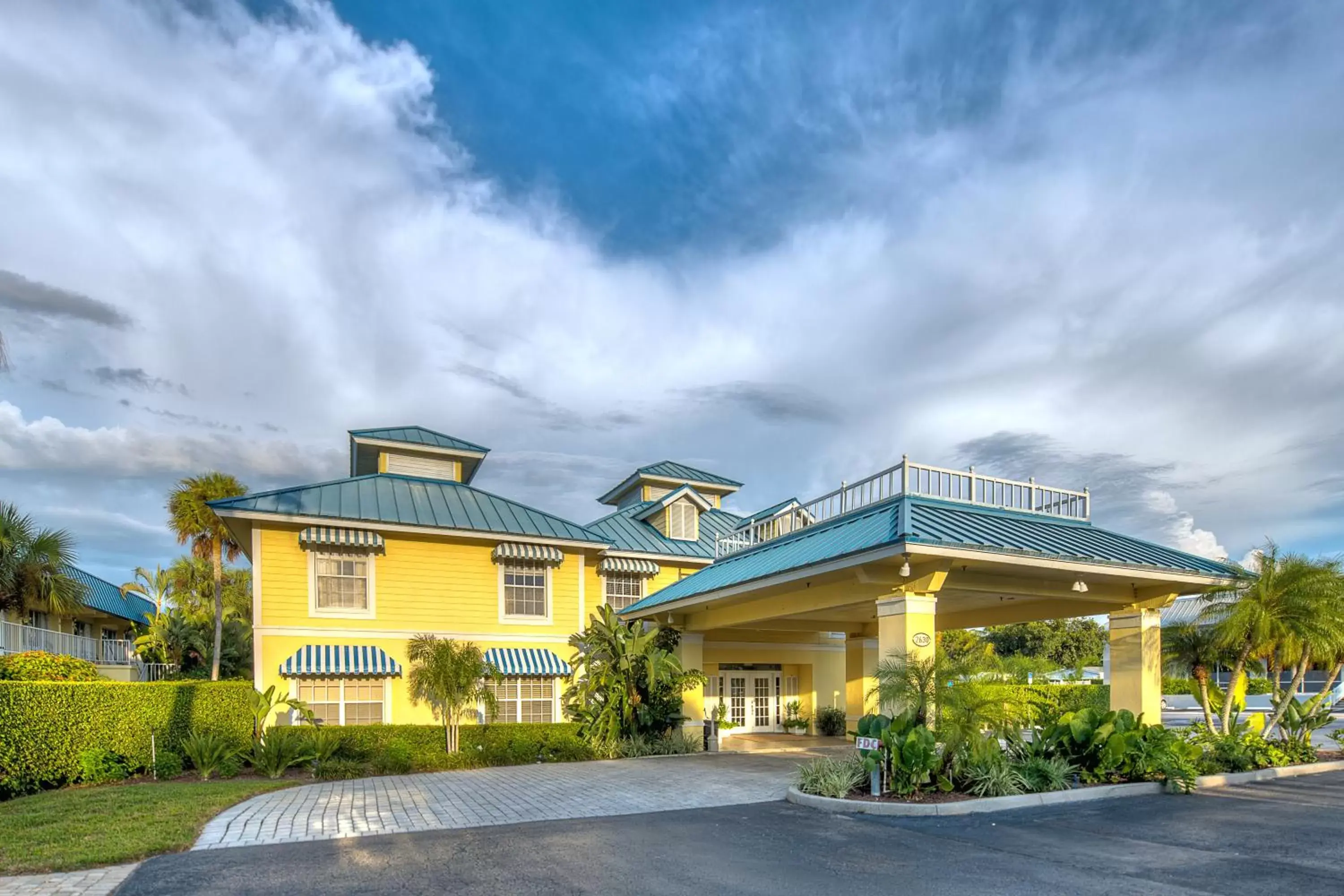 Street view, Property Building in Naples Garden Inn